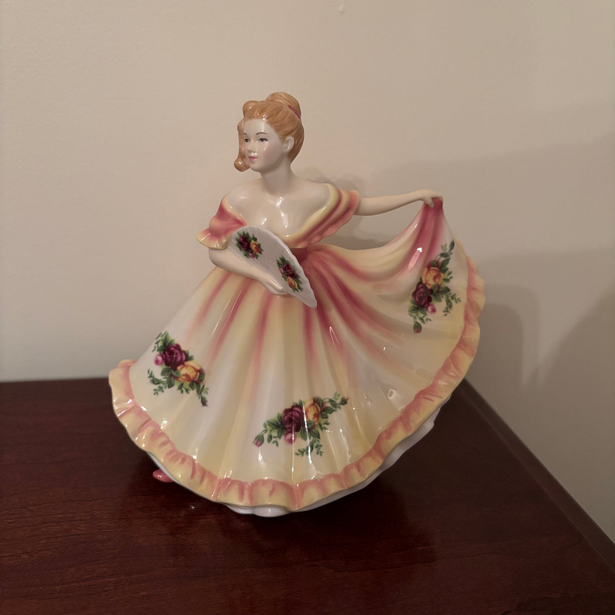F118 Royal Doulton Pretty Lady "Charlotte"