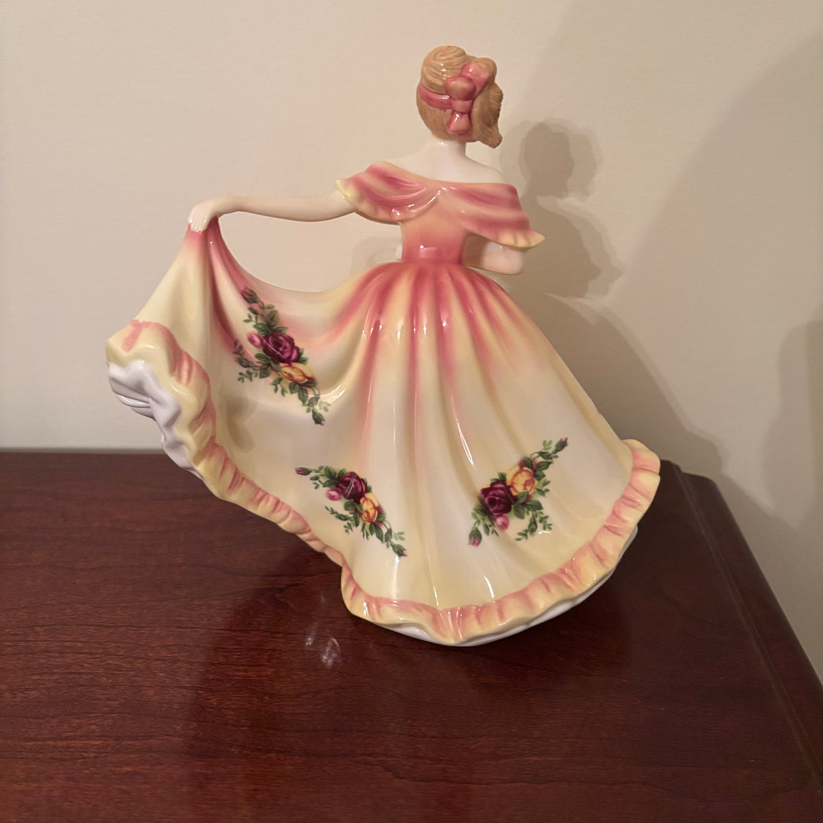 F118 Royal Doulton Pretty Lady "Charlotte"