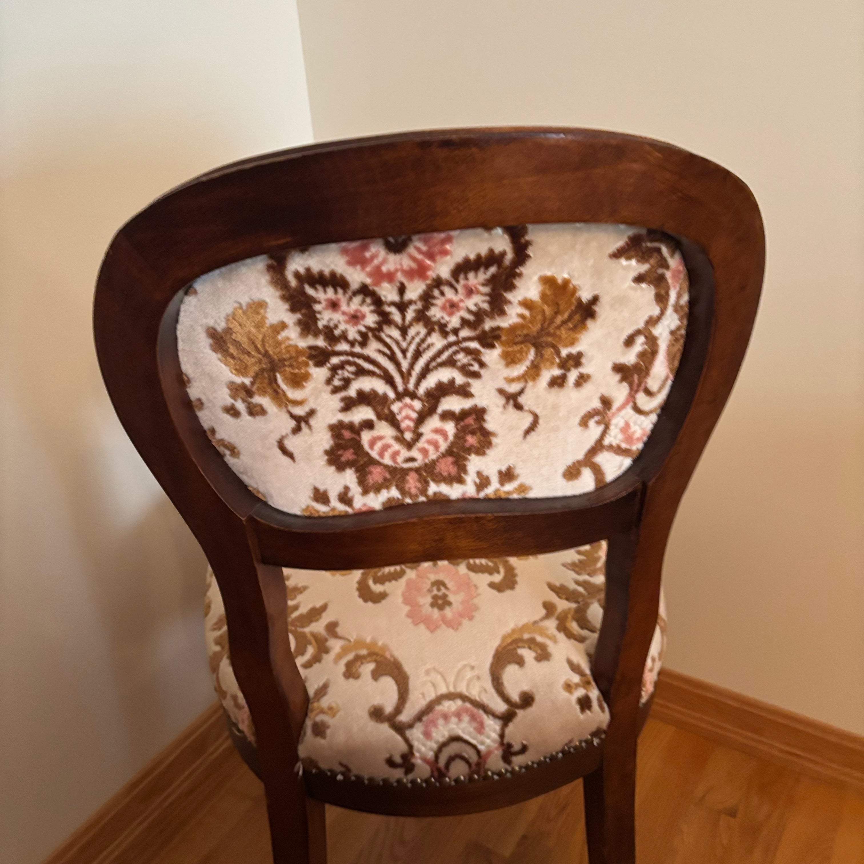 F123A Vintage solid wood balloon back upholstered chair