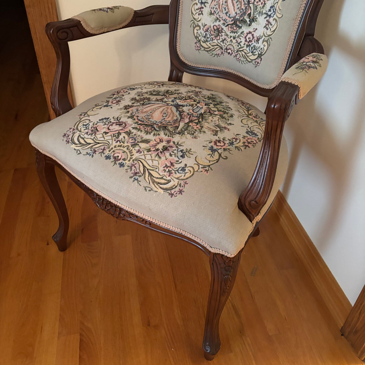 F124 Vintage Louis XV style accent chair with floral embroidery