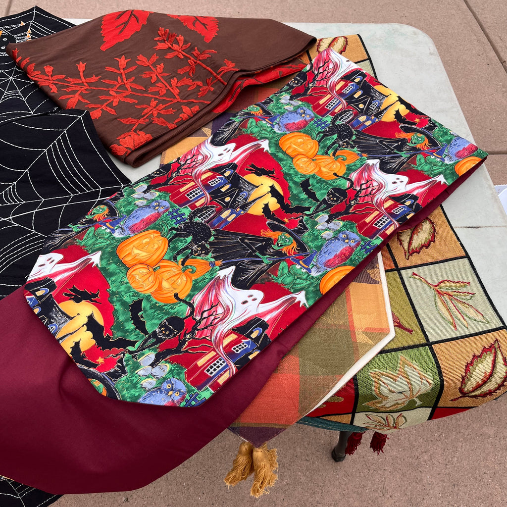 D683 Fall and Halloween table linens