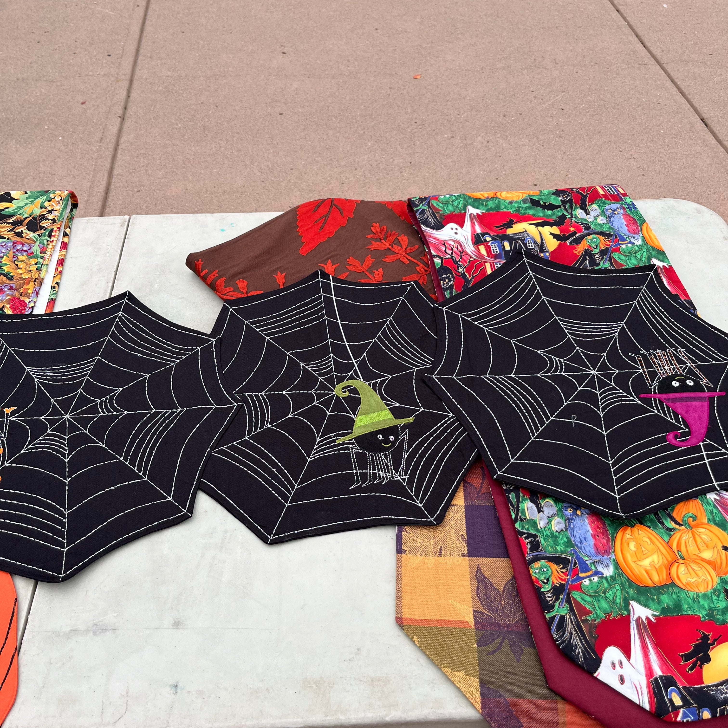 D683 Fall and Halloween table linens