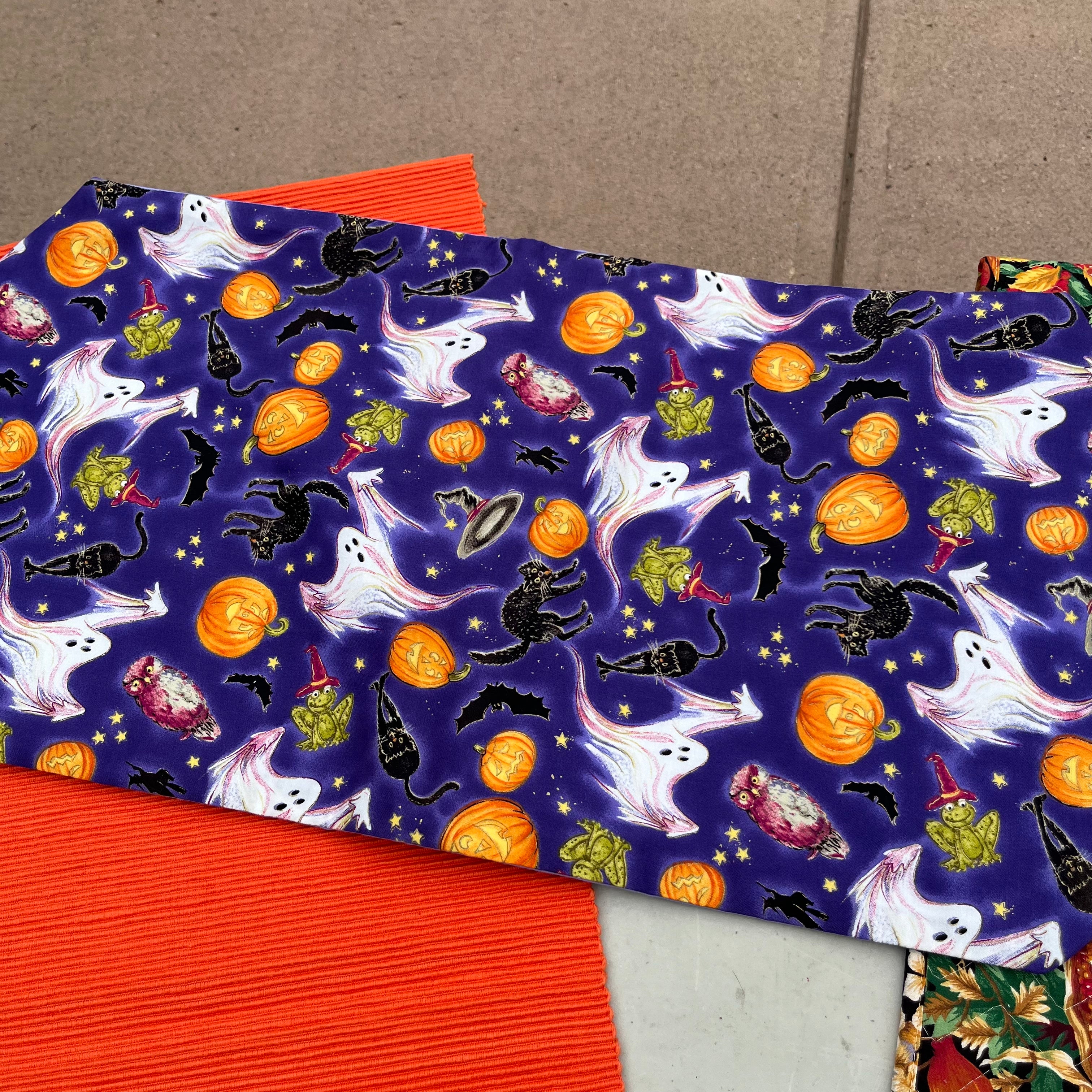 D683 Fall and Halloween table linens