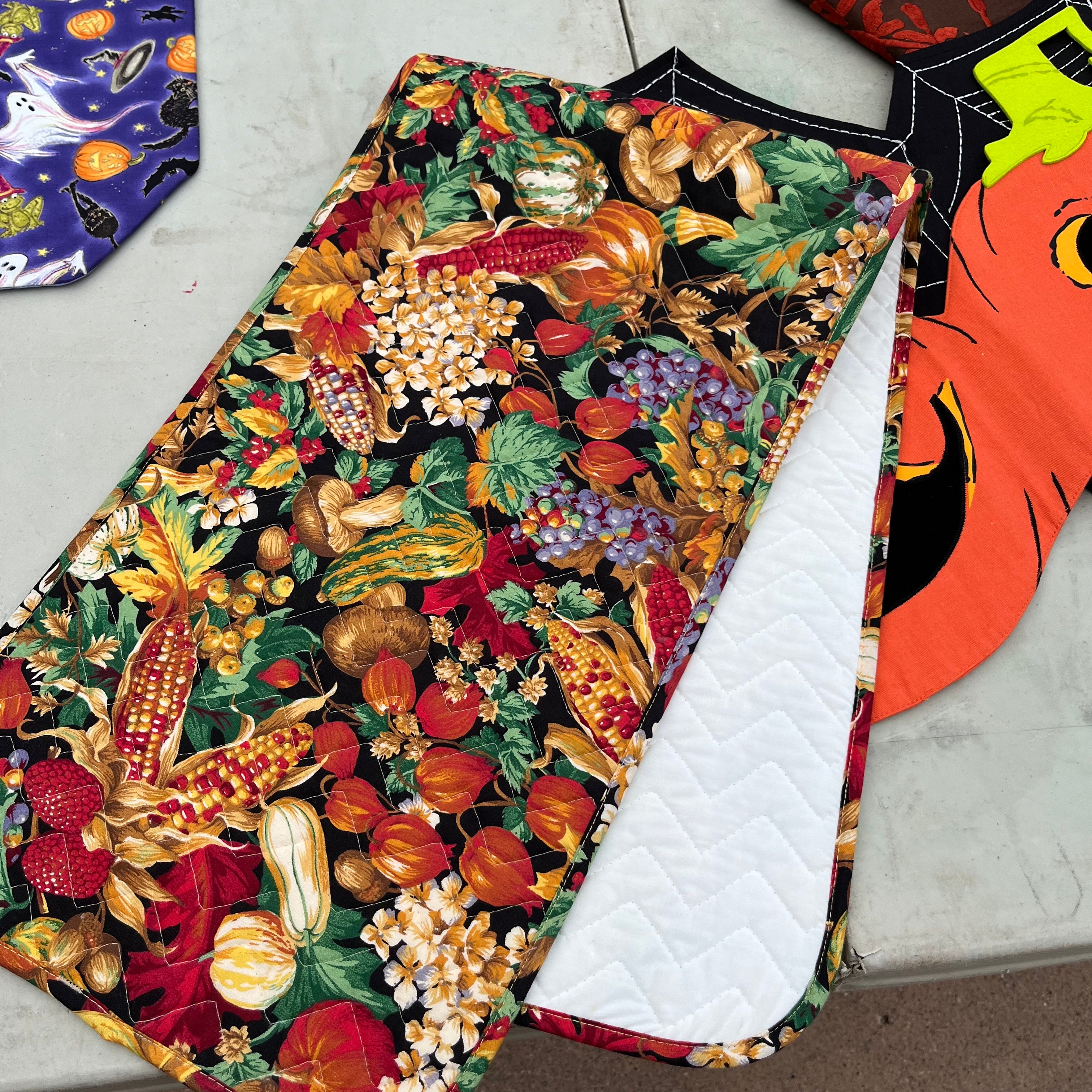 D683 Fall and Halloween table linens