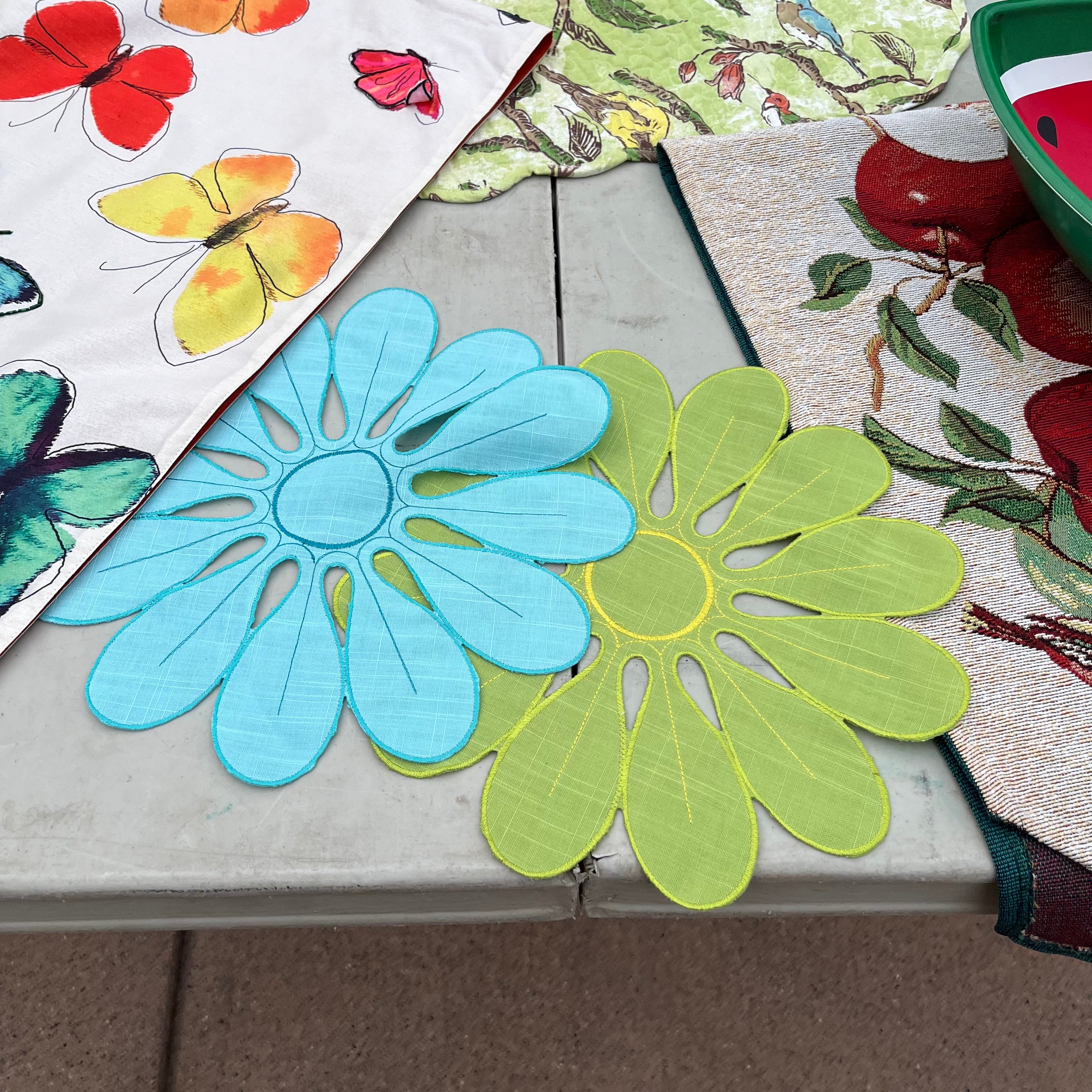 D684 Linens Grouping (table runners and more)