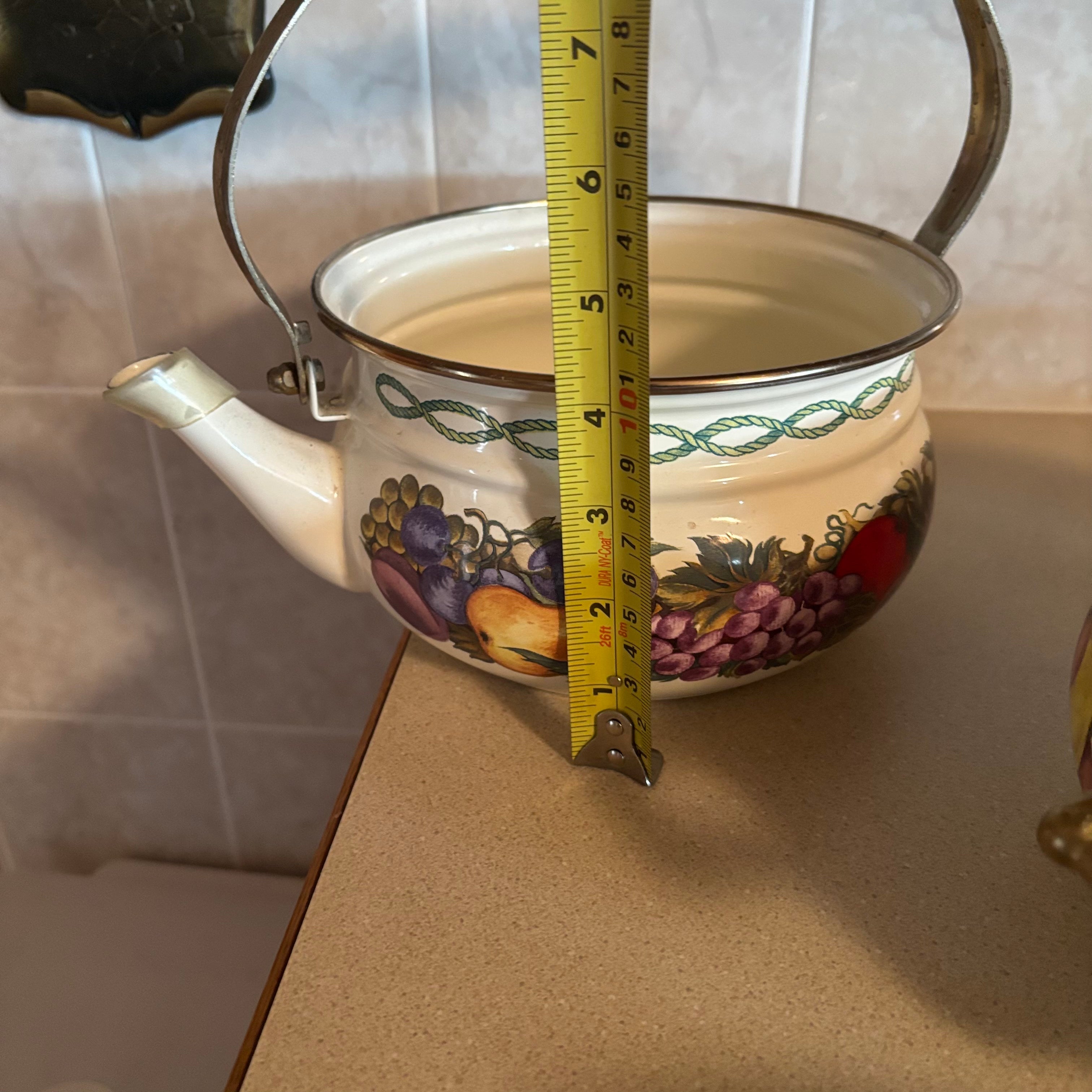 F128 Vintage Lincoware Cornucopia enamel tea pot and dutch oven