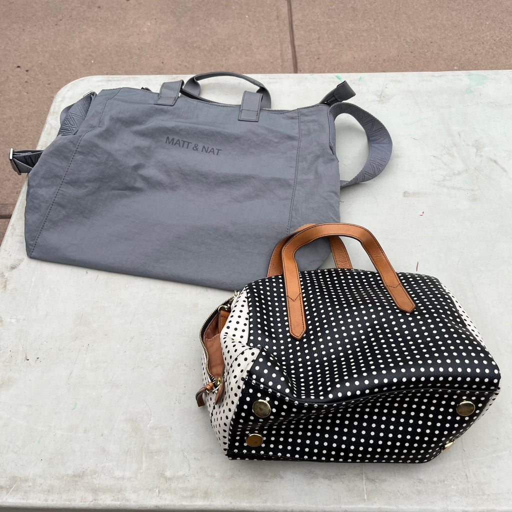 D685 Set of 2 womens purses (Fossil and Matt and Nat
