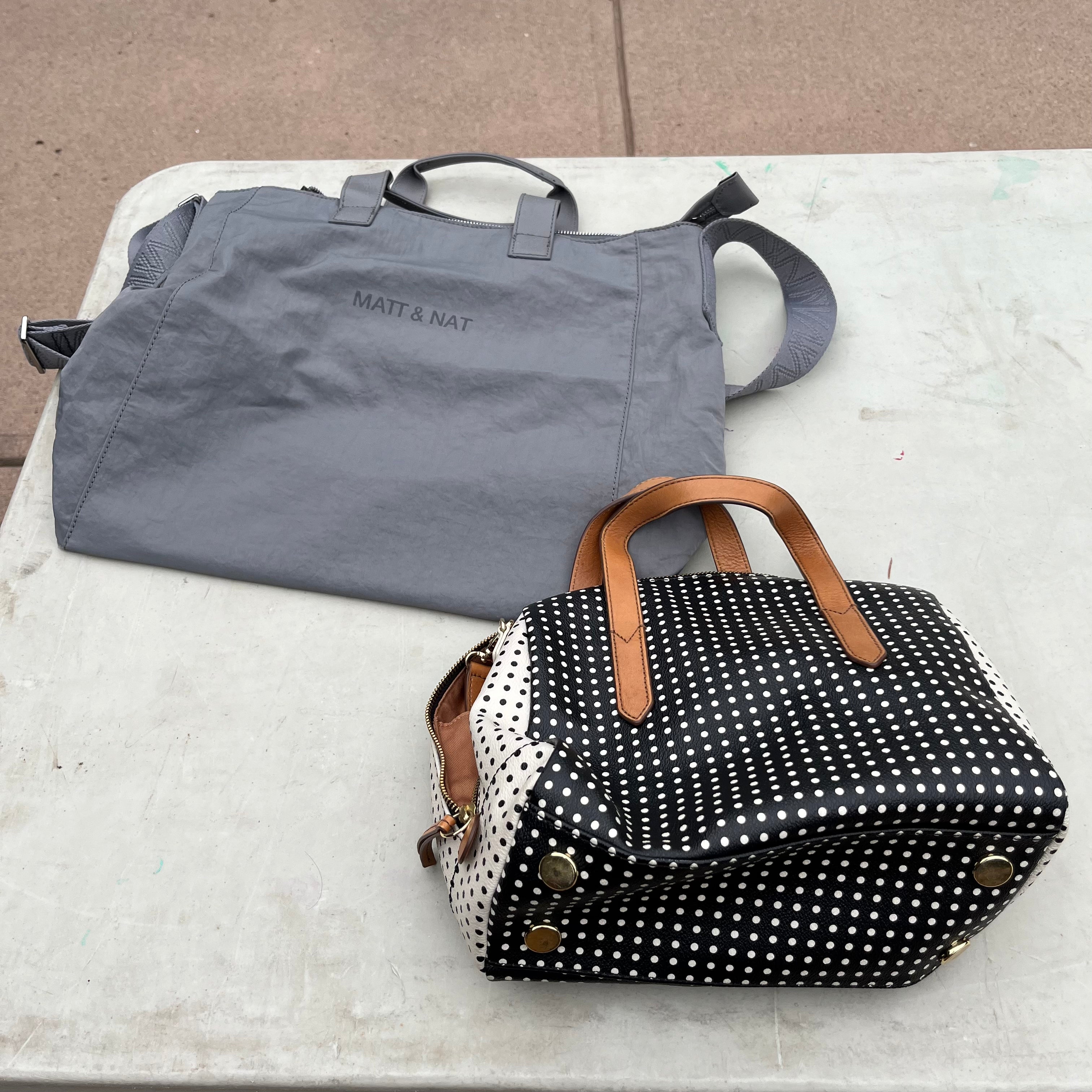 D685 Set of 2 womens purses (Fossil and Matt and Nat