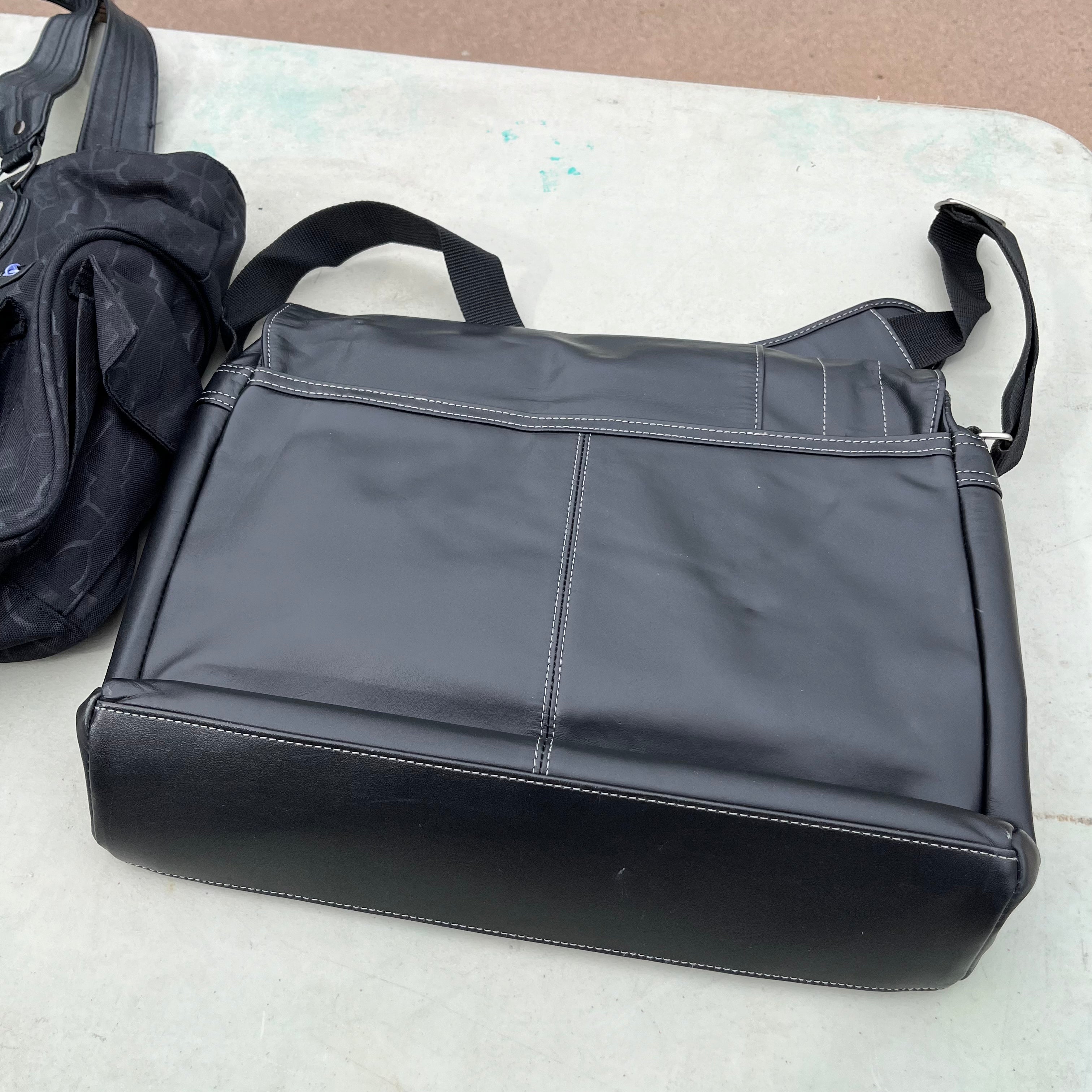 D686 Womens Purse Grouping (Dakine and more)