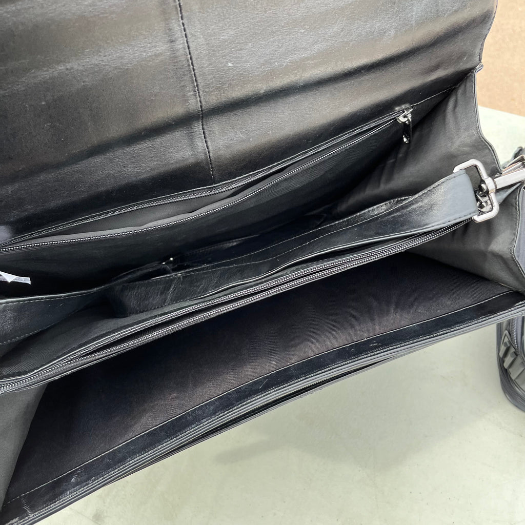 D688 Set of 2 black briefcases (Bugatti and more)