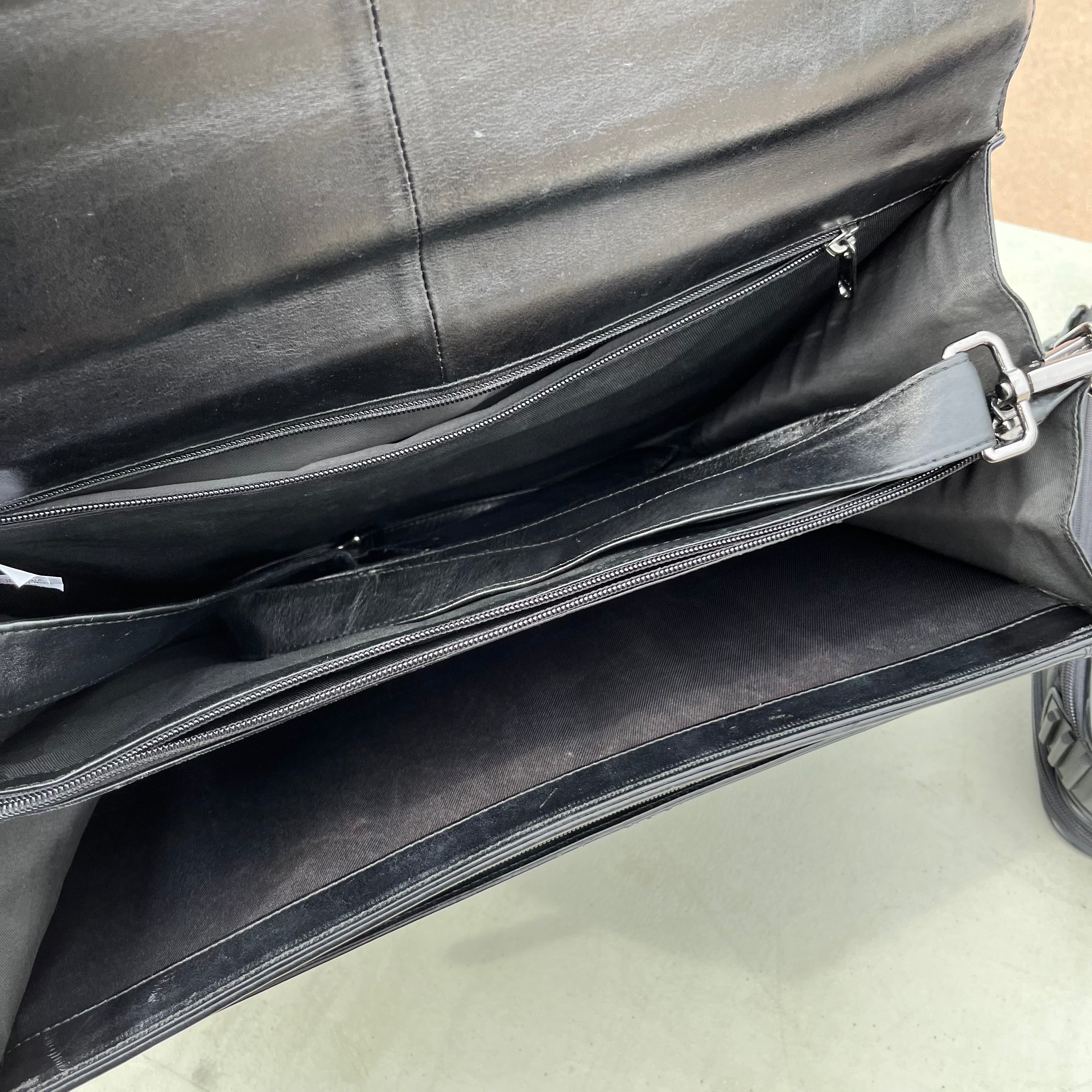 D688 Set of 2 black briefcases (Bugatti and more)