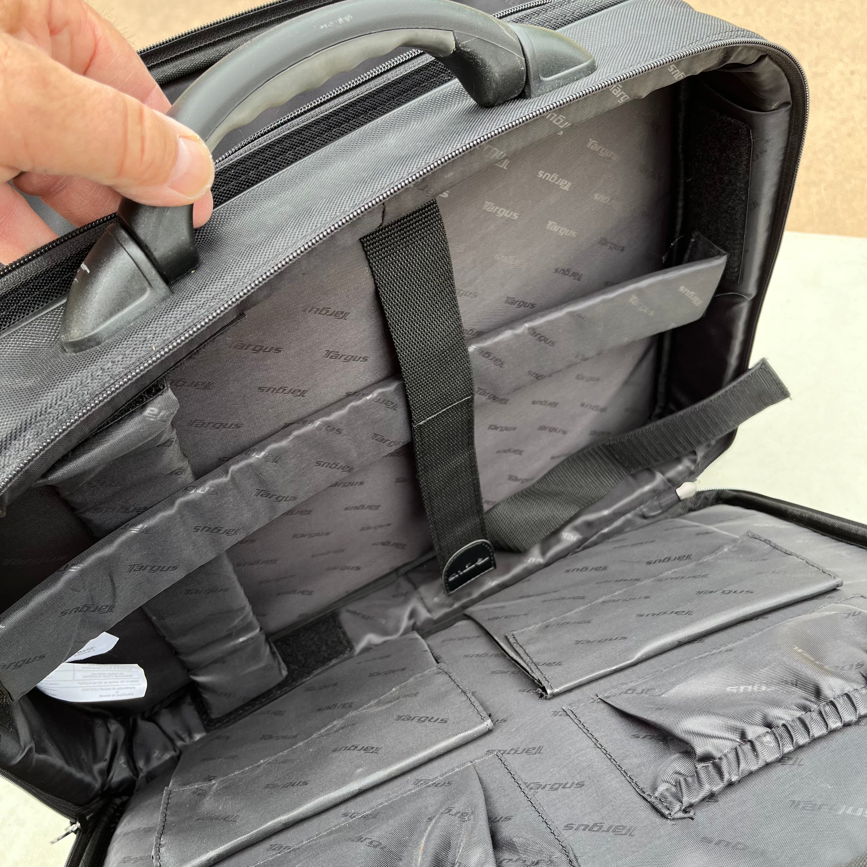 D688 Set of 2 black briefcases (Bugatti and more)