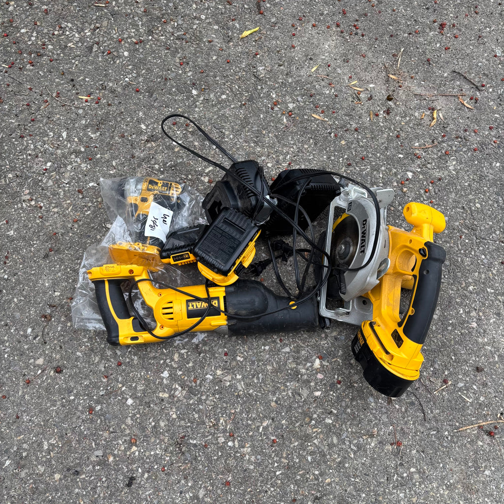 F138 As is Dewalt Tool Grouping (untested; batteries and chargers have not been matched up)