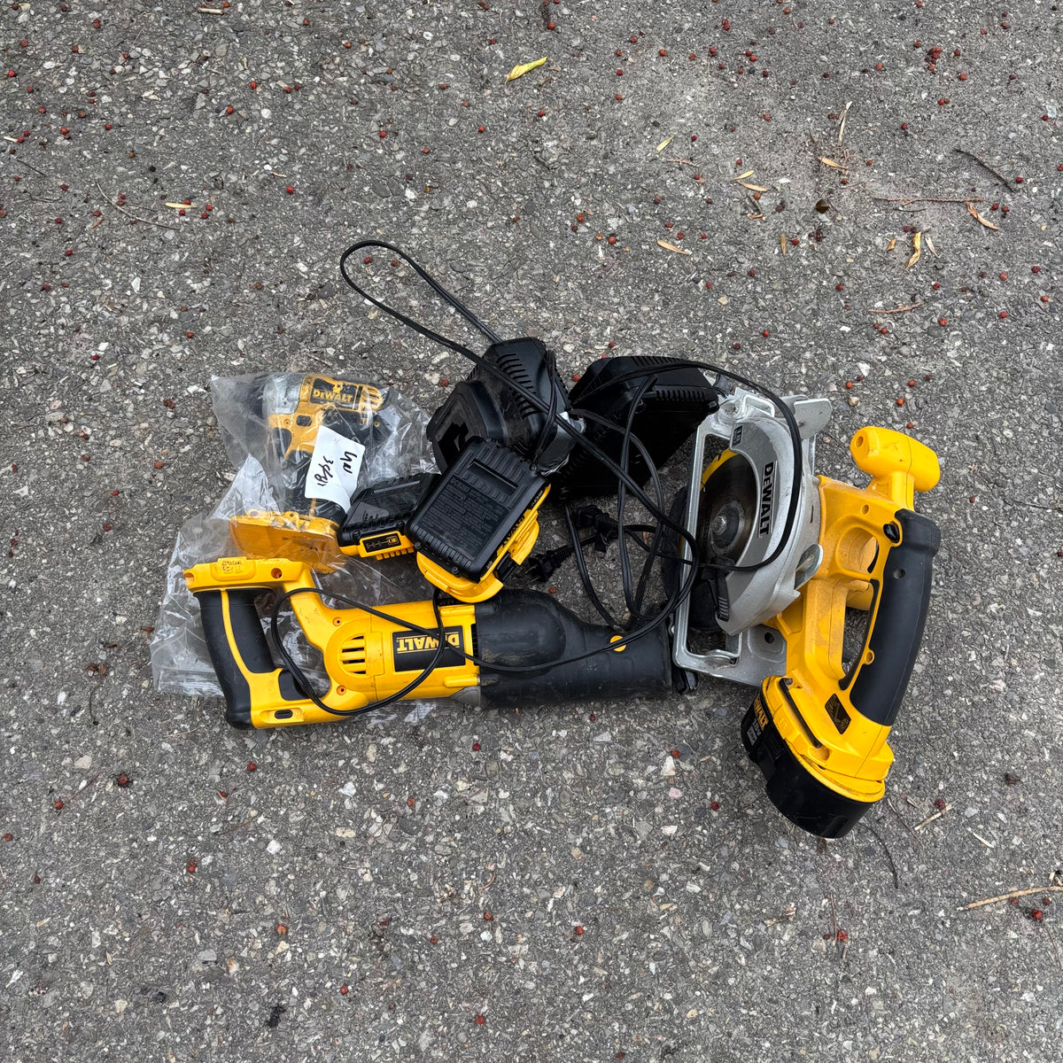 F138 As is Dewalt Tool Grouping (untested; batteries and chargers have not been matched up)