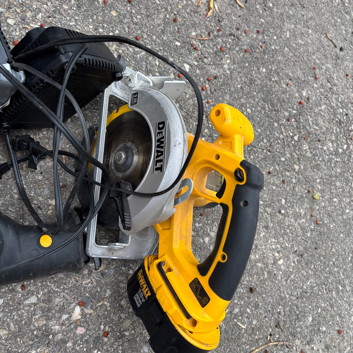 F138 As is Dewalt Tool Grouping (untested; batteries and chargers have not been matched up)