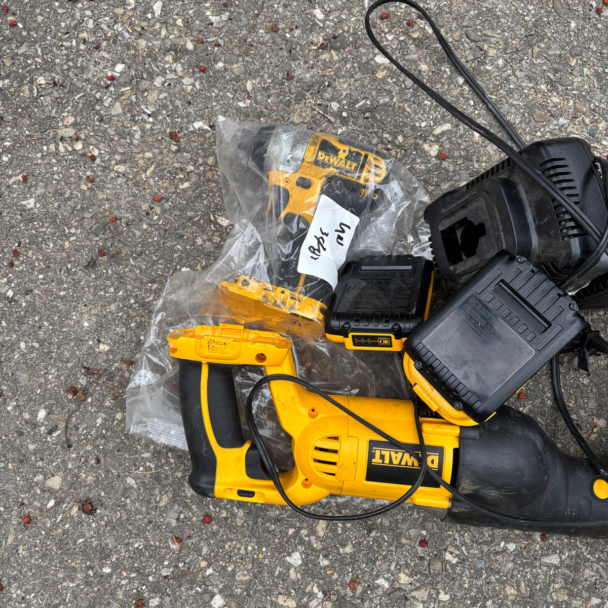 F138 As is Dewalt Tool Grouping (untested; batteries and chargers have not been matched up)