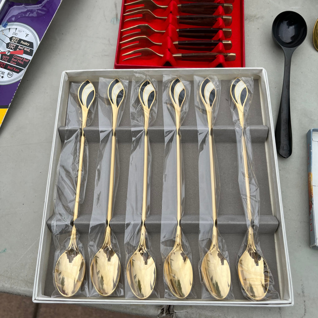 D689 Home Grouping (vintage hot plate and more)