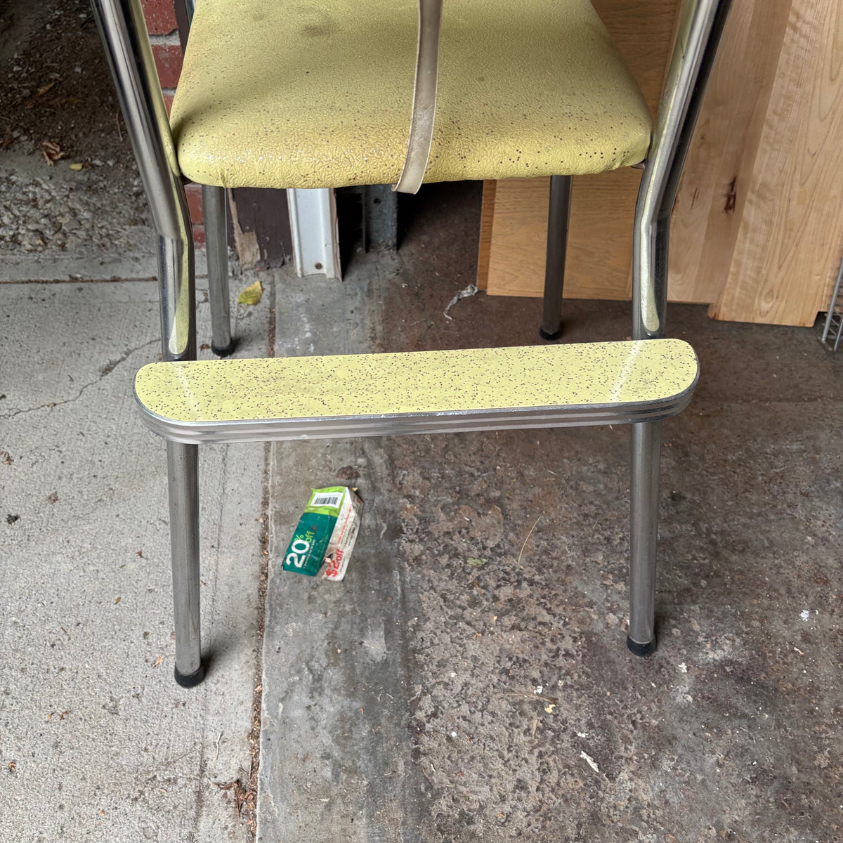 F149 Vintage metal and vinyl high chair