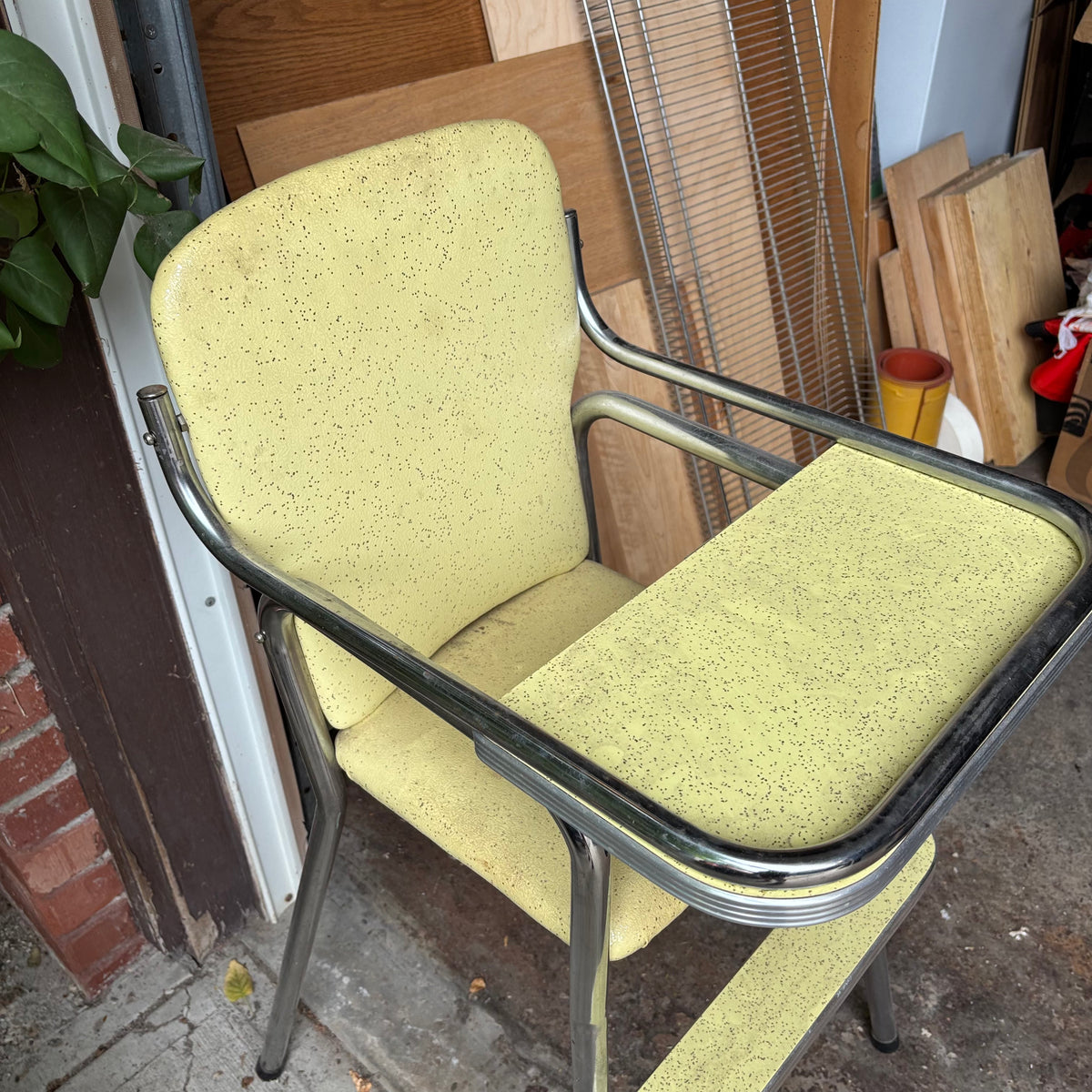 F149 Vintage metal and vinyl high chair