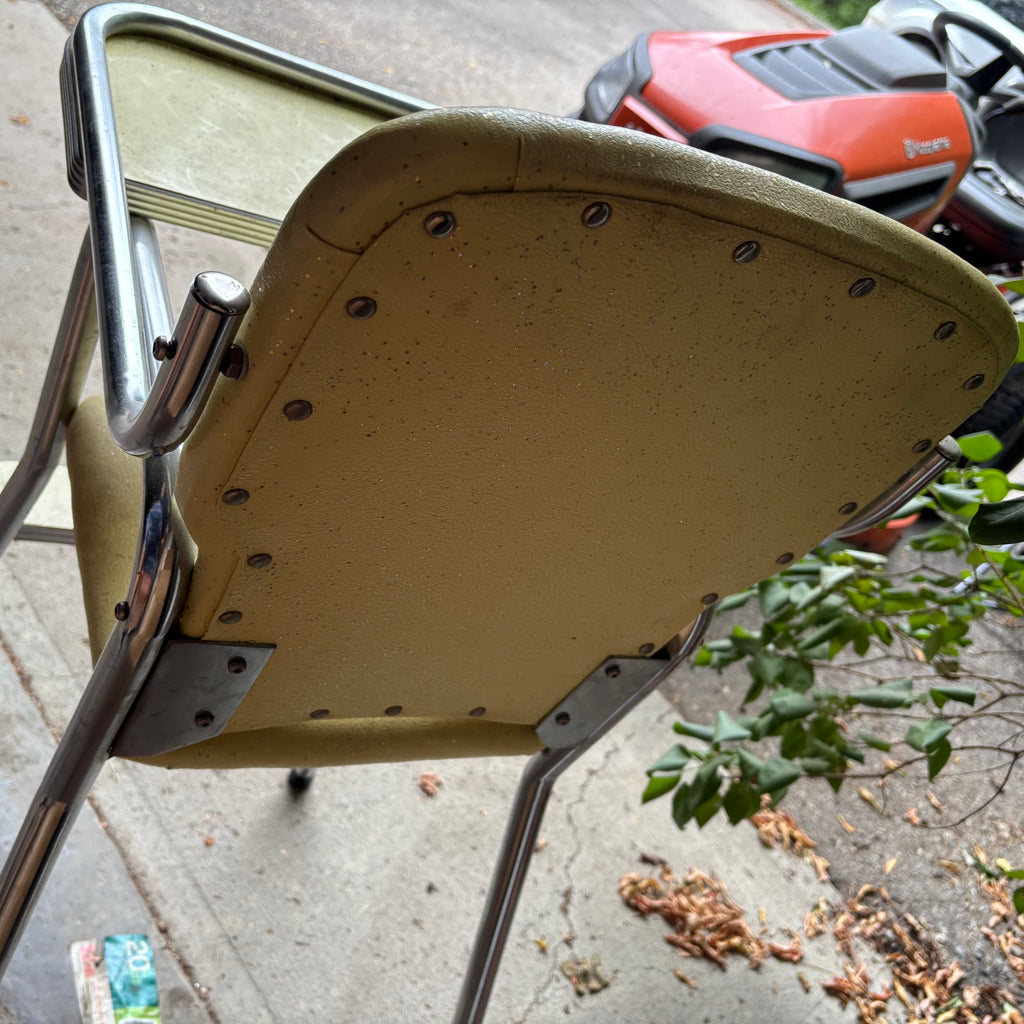 F149 Vintage metal and vinyl high chair