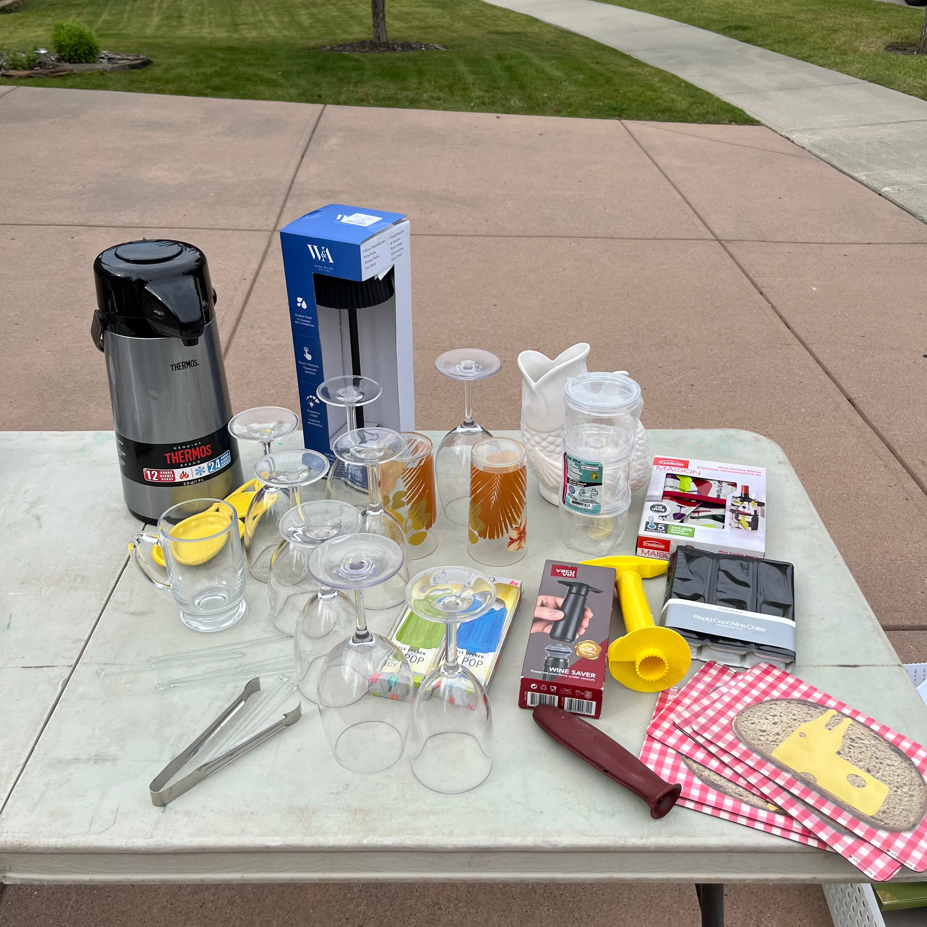 D690 Picnic Grouping (thermos and more)