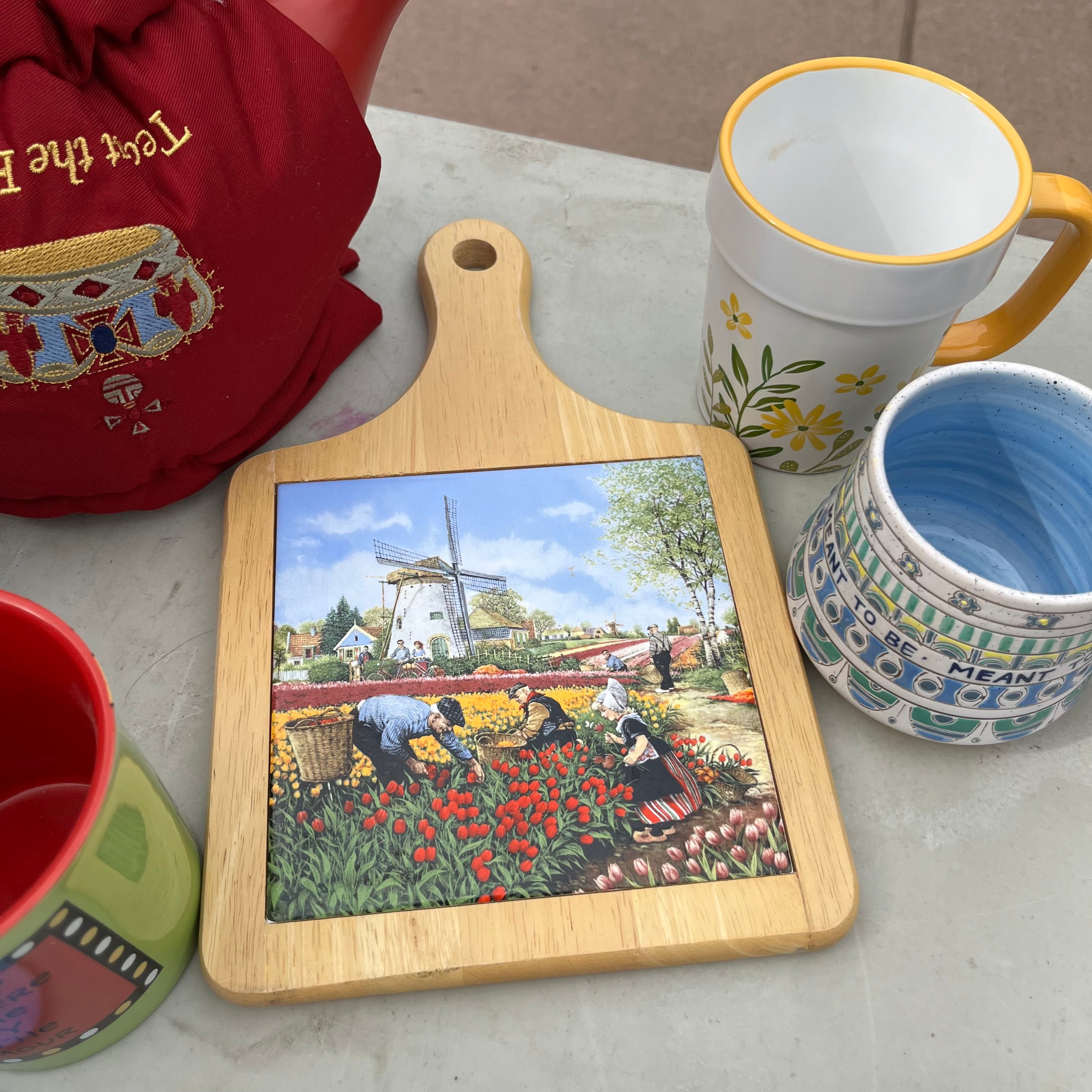 D691 Kitchen Grouping (teapot and more)