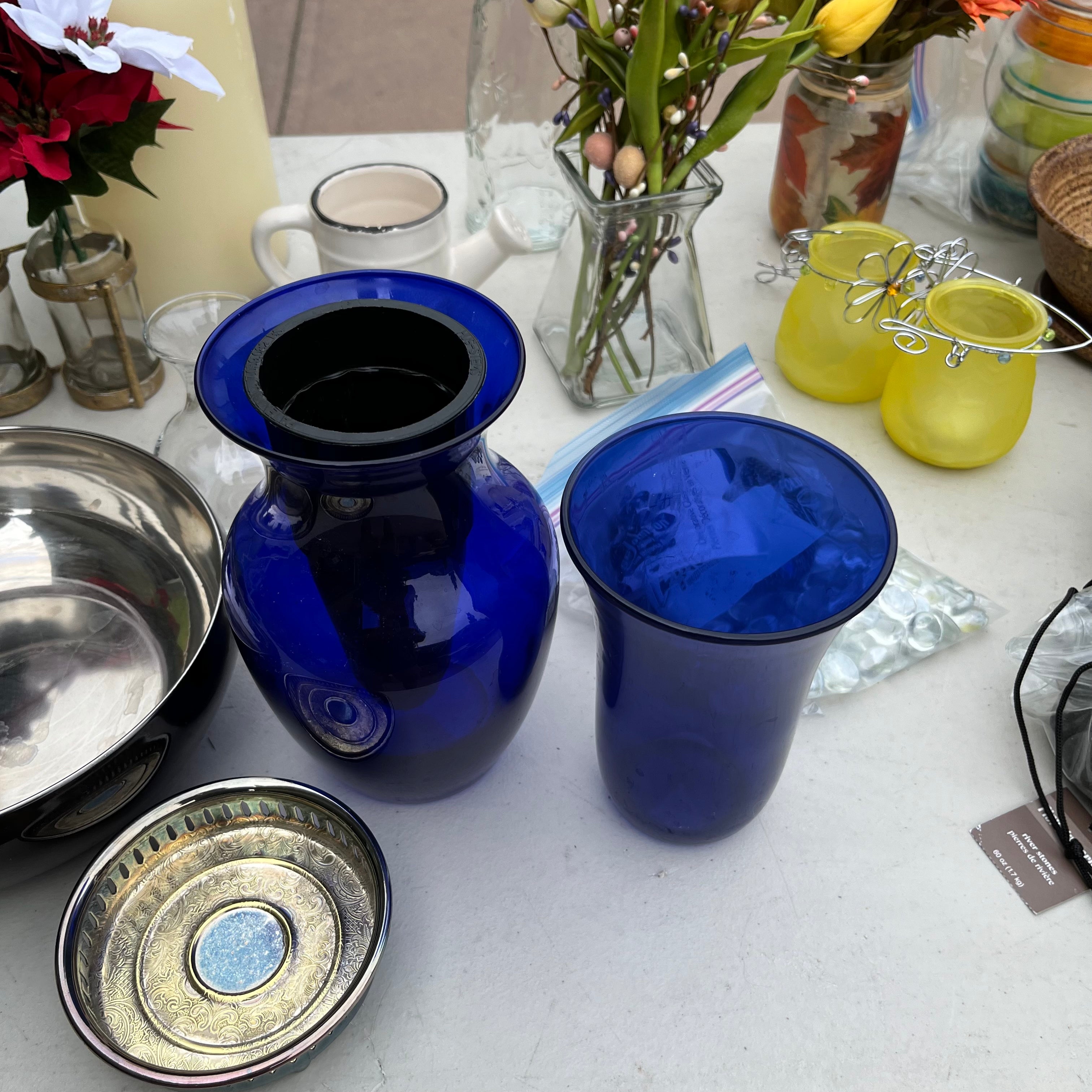 D692 Home Decor Grouping (faux flowers, vases and more)