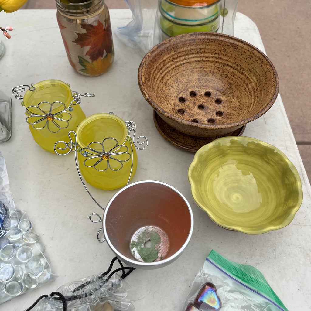 D692 Home Decor Grouping (faux flowers, vases and more)