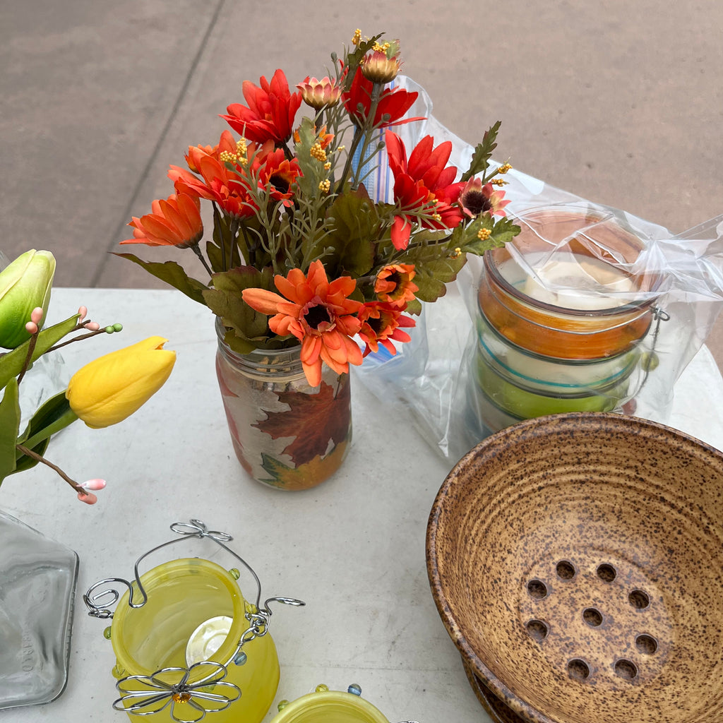 D692 Home Decor Grouping (faux flowers, vases and more)