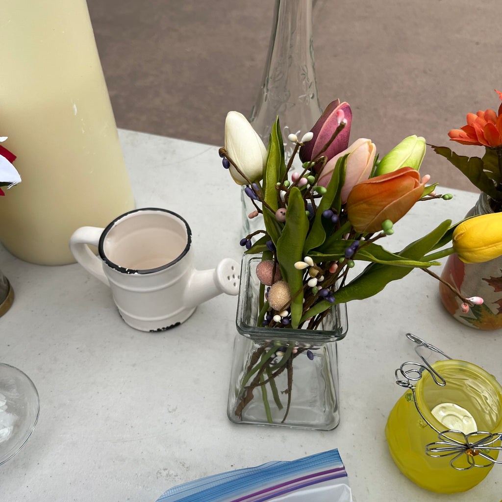 D692 Home Decor Grouping (faux flowers, vases and more)