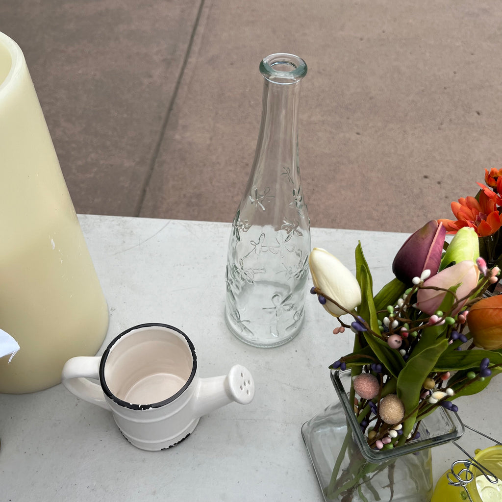 D692 Home Decor Grouping (faux flowers, vases and more)