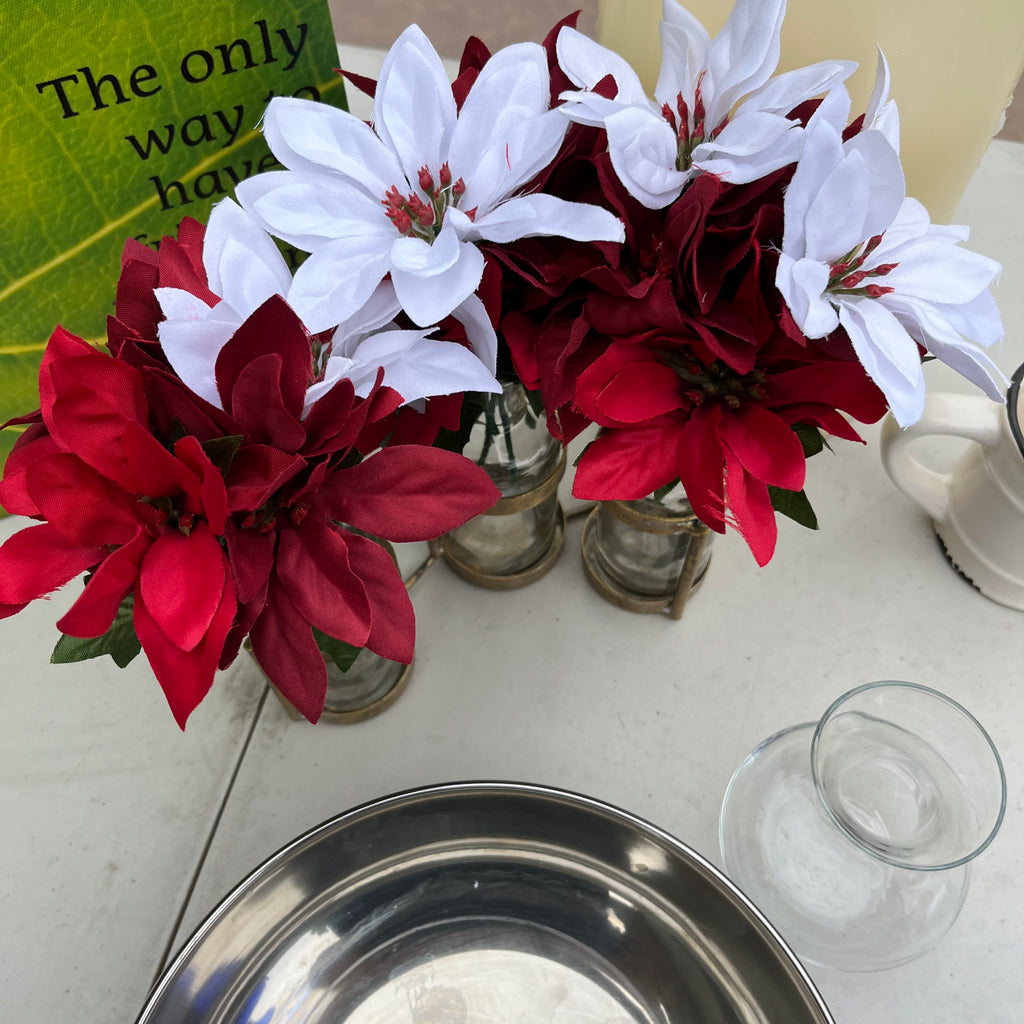 D692 Home Decor Grouping (faux flowers, vases and more)