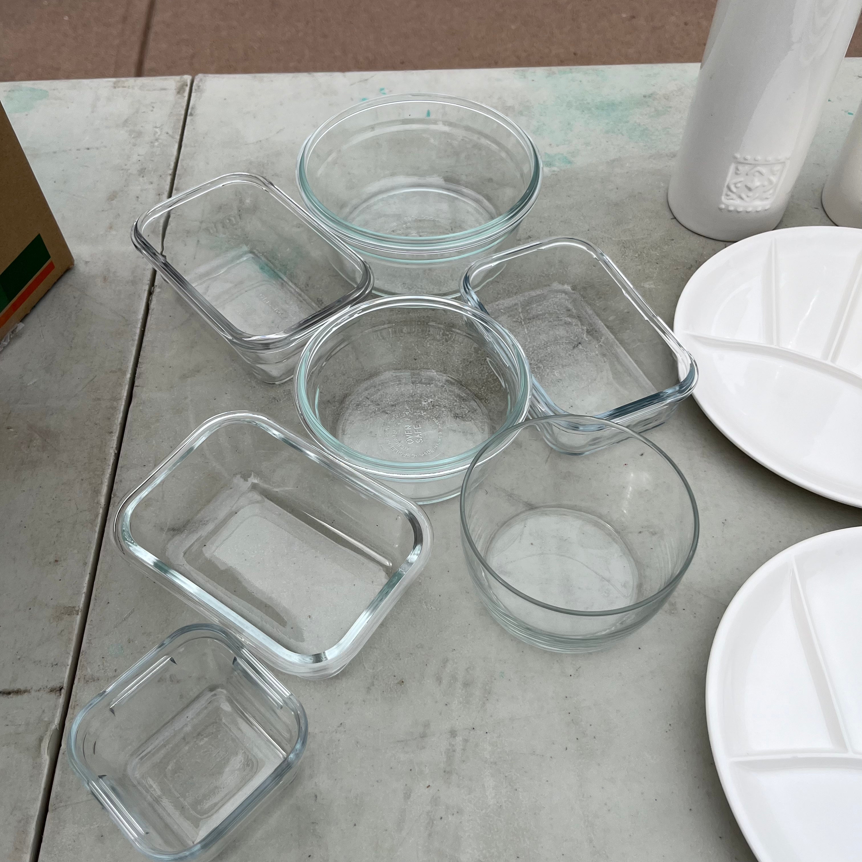 D694 Kitchen Grouping (fondue plates and more)