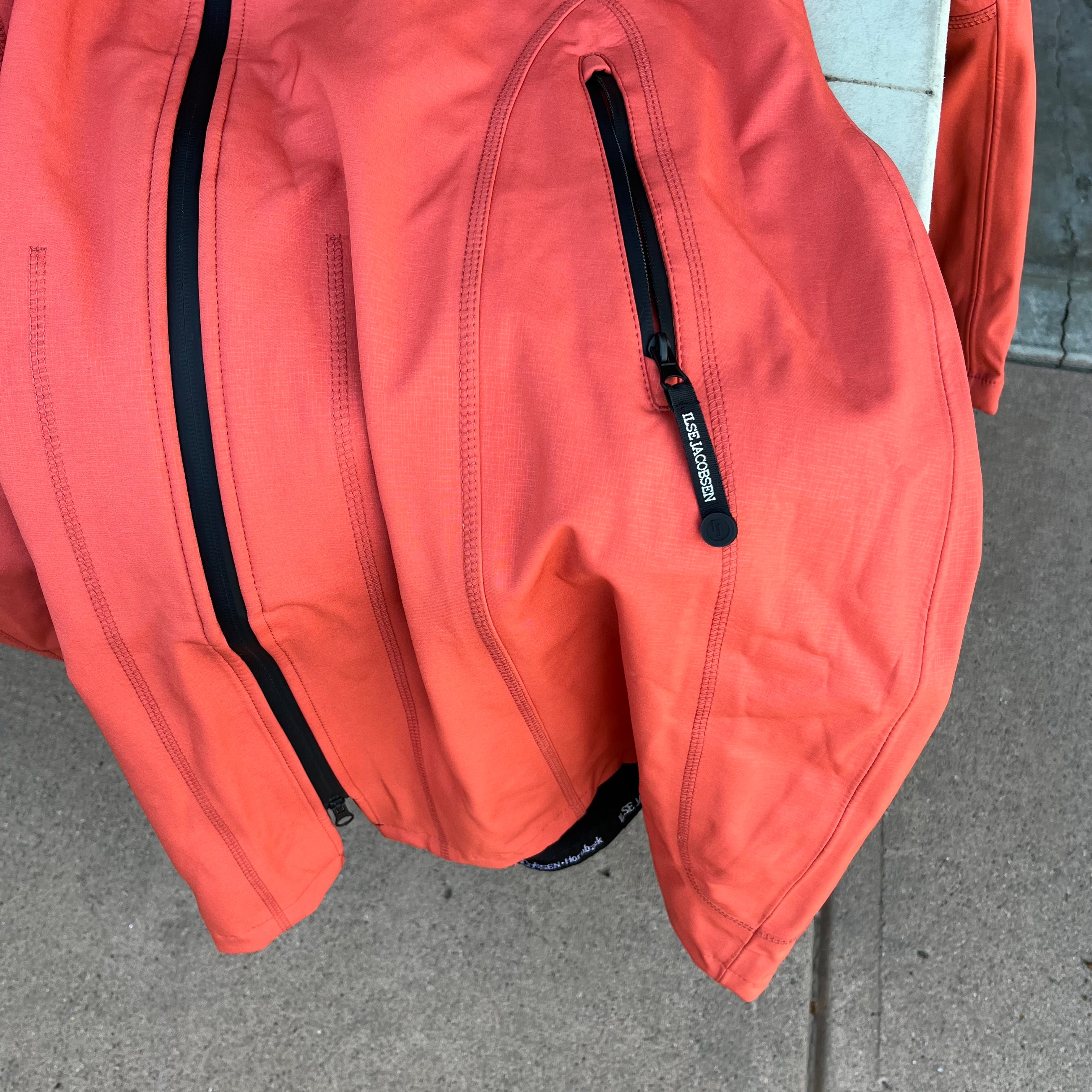 D699 Ilse Jacobson size 46 raincoat