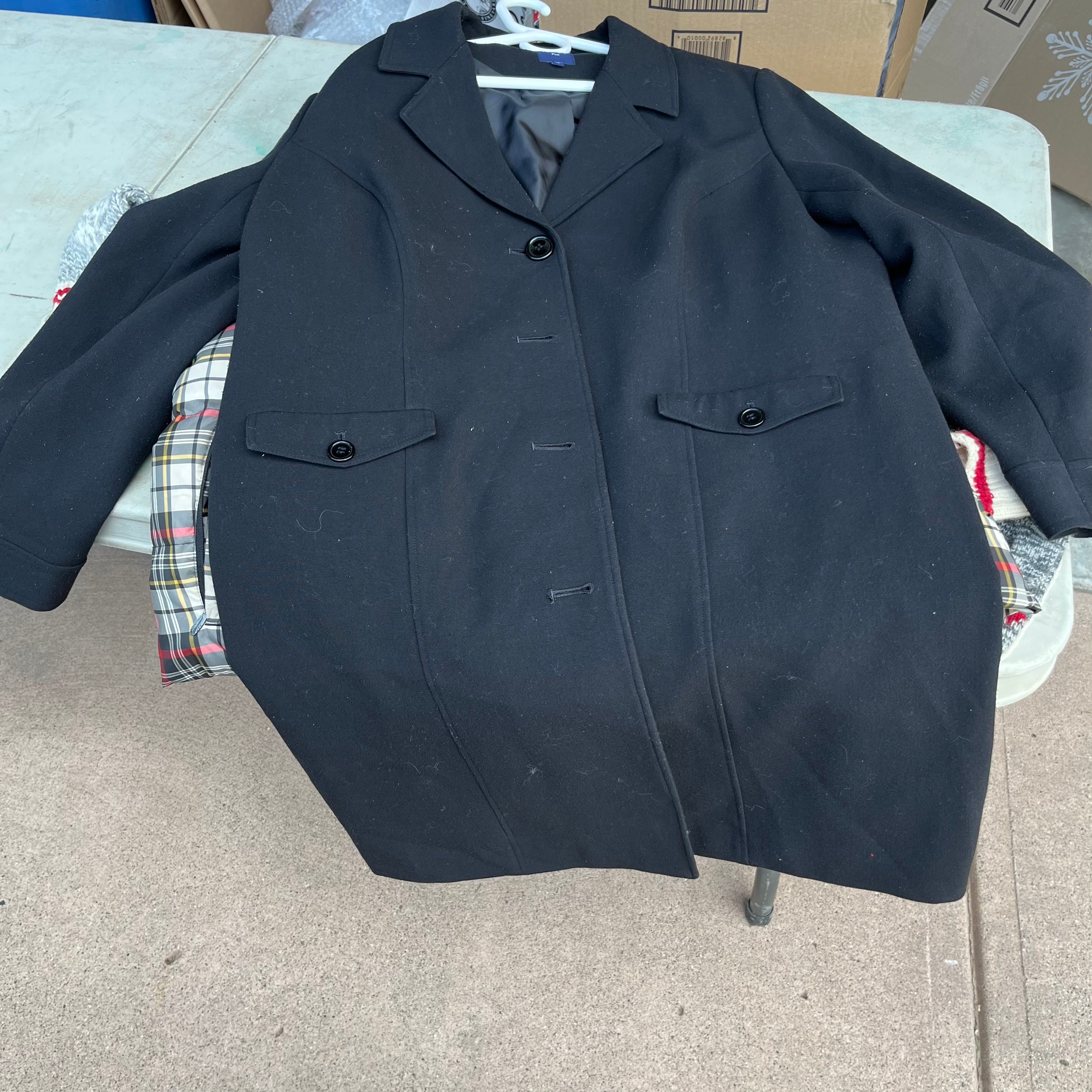 D702 Womens Winter Grouping (Roots Mary Maxim sweater and more)