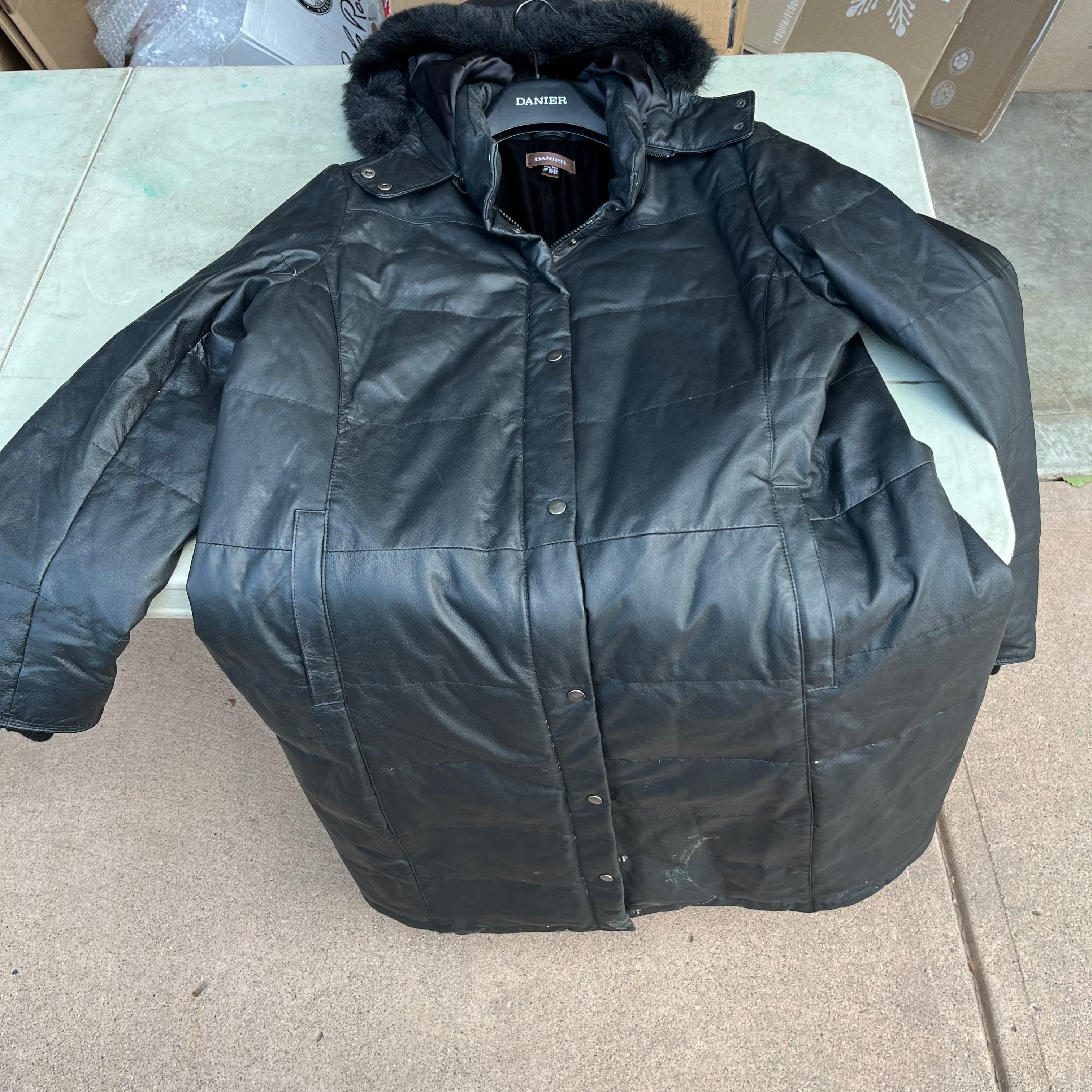 D703 Danier leather womens 2XL leather coat