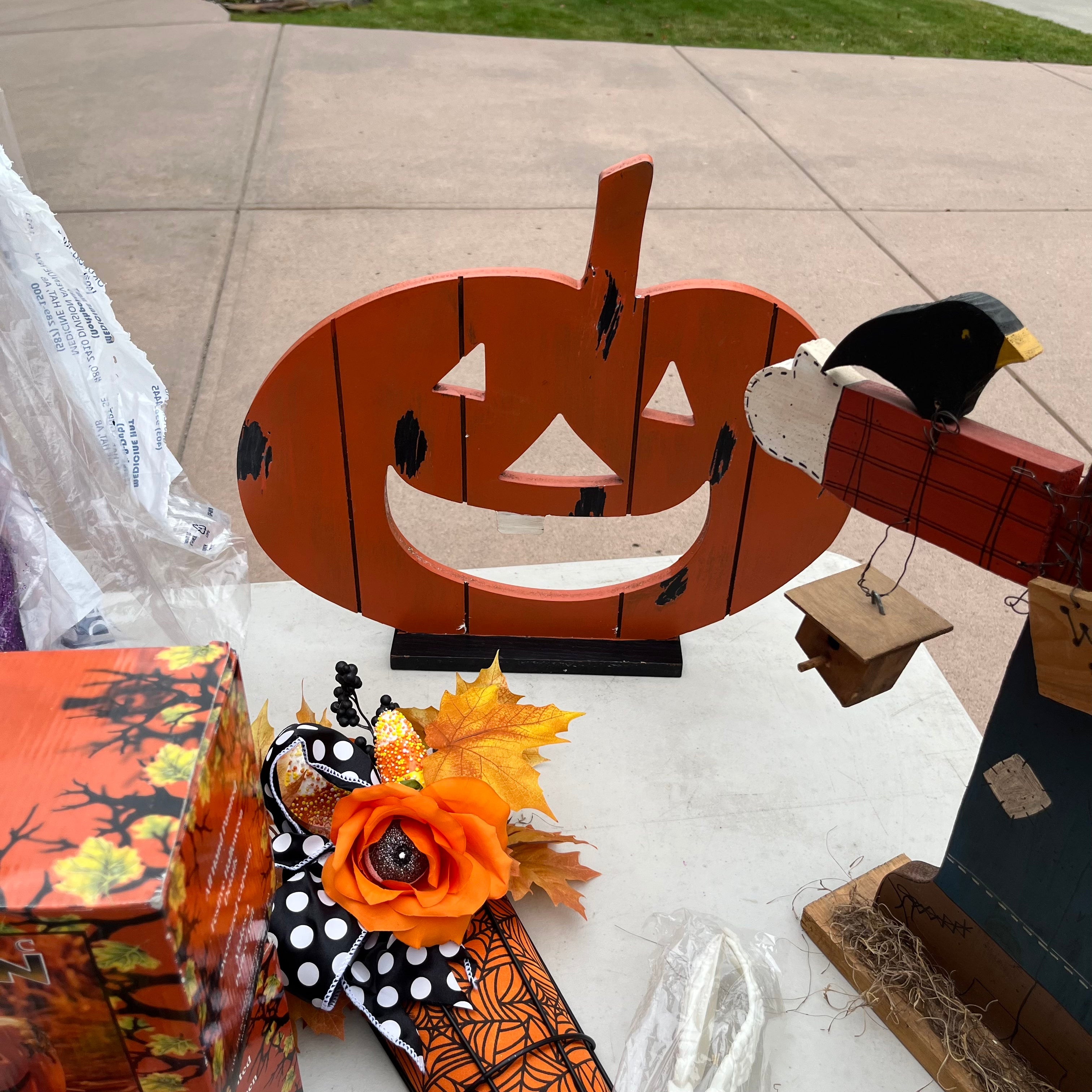 D705 Halloween Decor Grouping