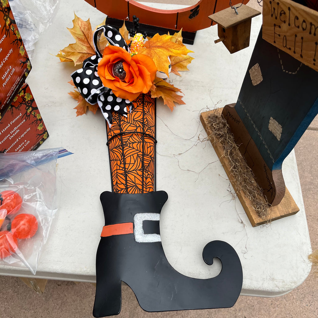 D705 Halloween Decor Grouping