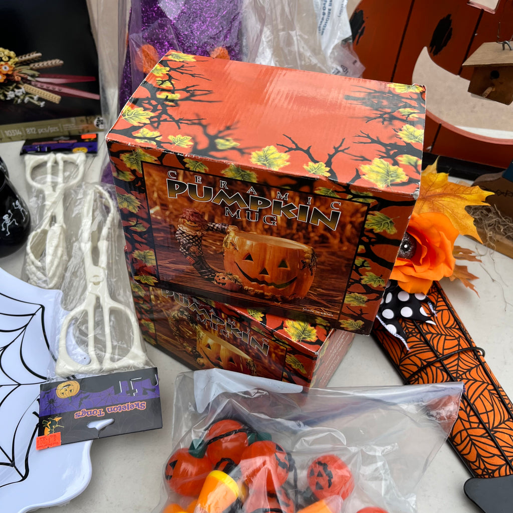 D705 Halloween Decor Grouping