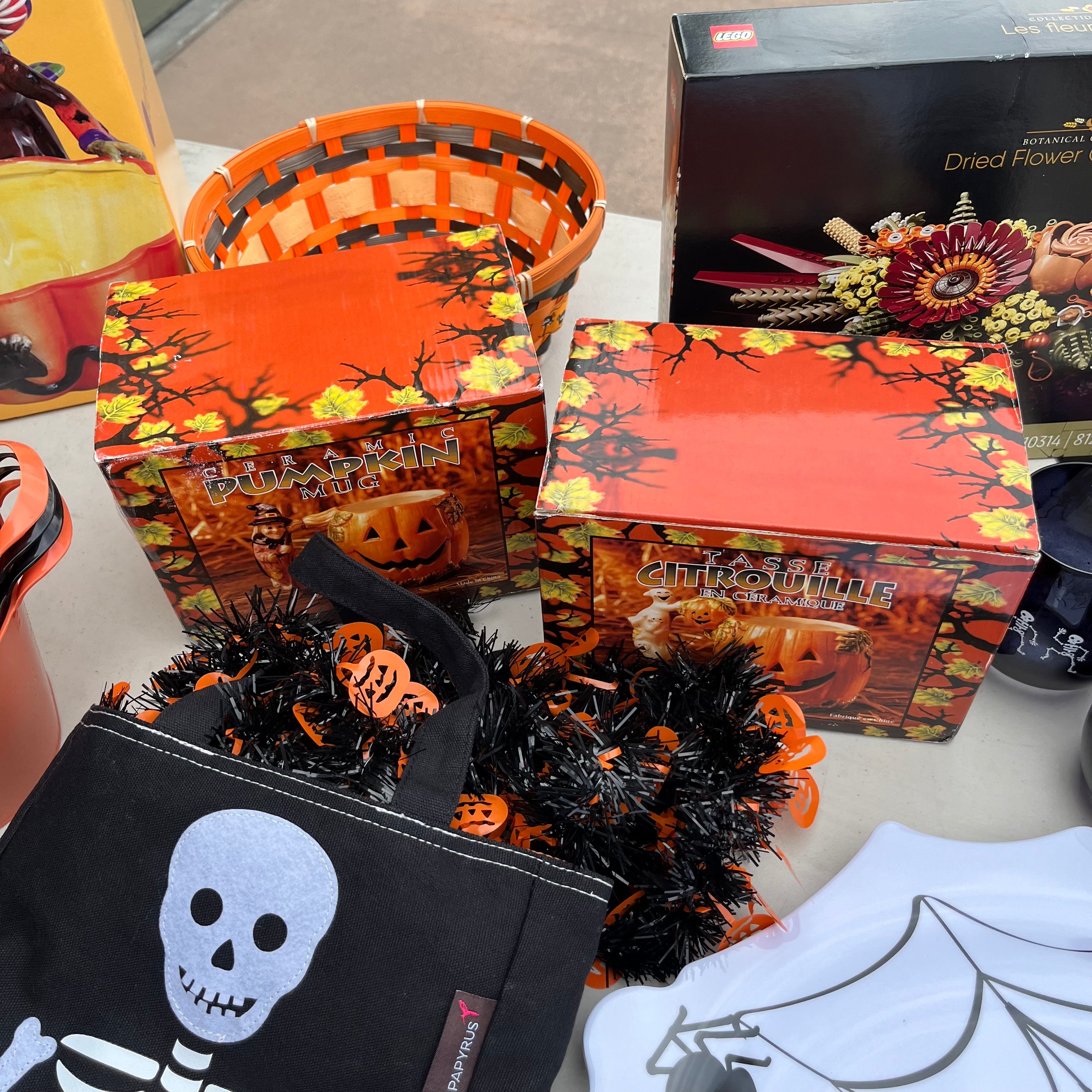 D705 Halloween Decor Grouping