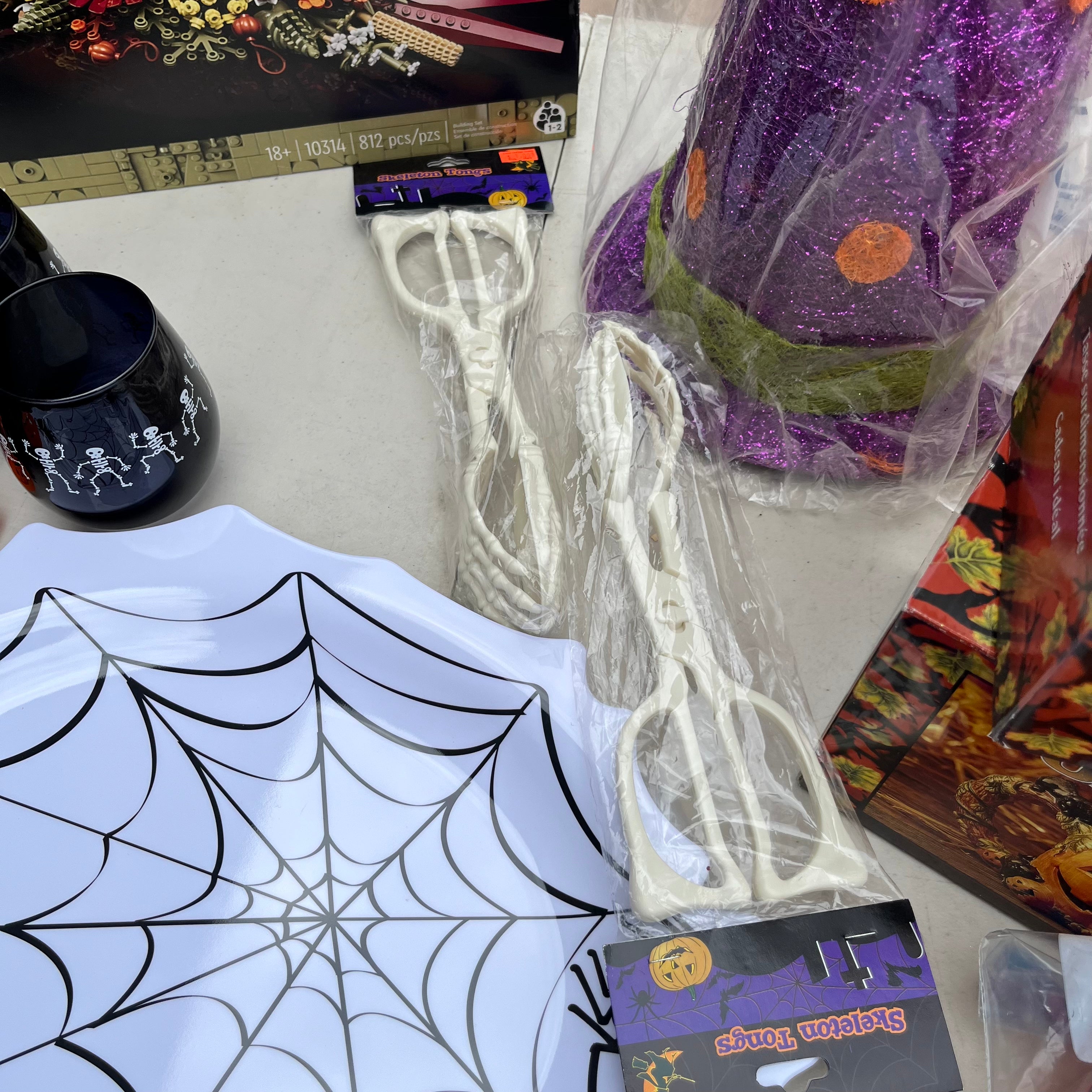 D705 Halloween Decor Grouping