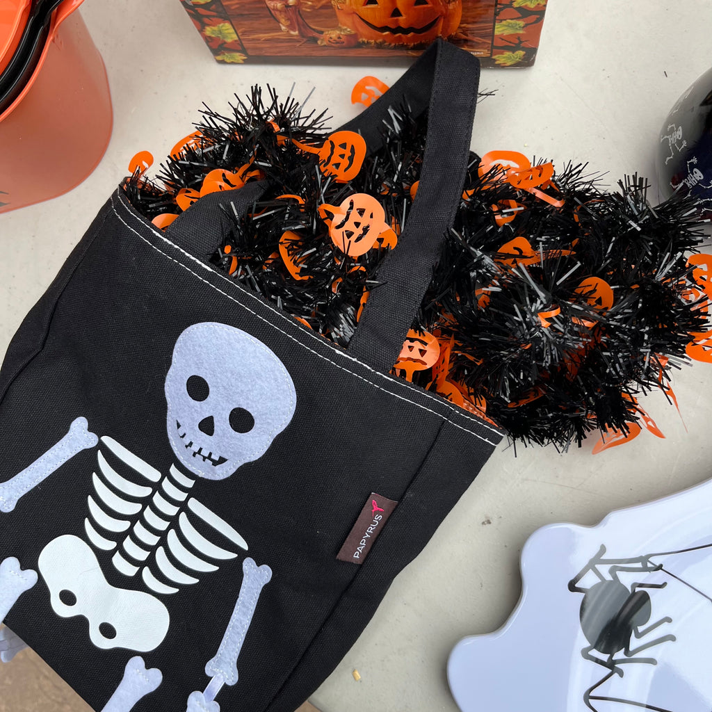 D705 Halloween Decor Grouping