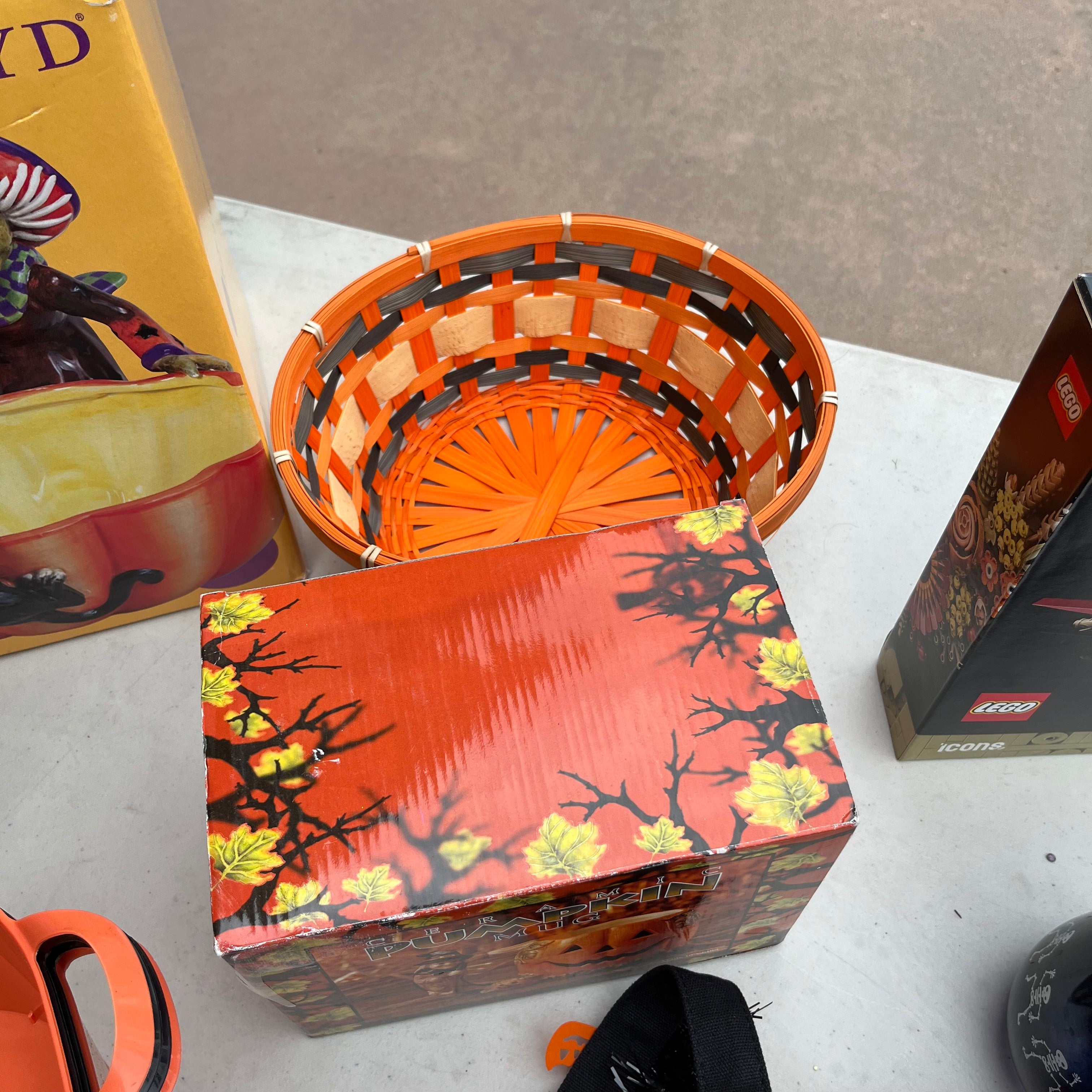 D705 Halloween Decor Grouping