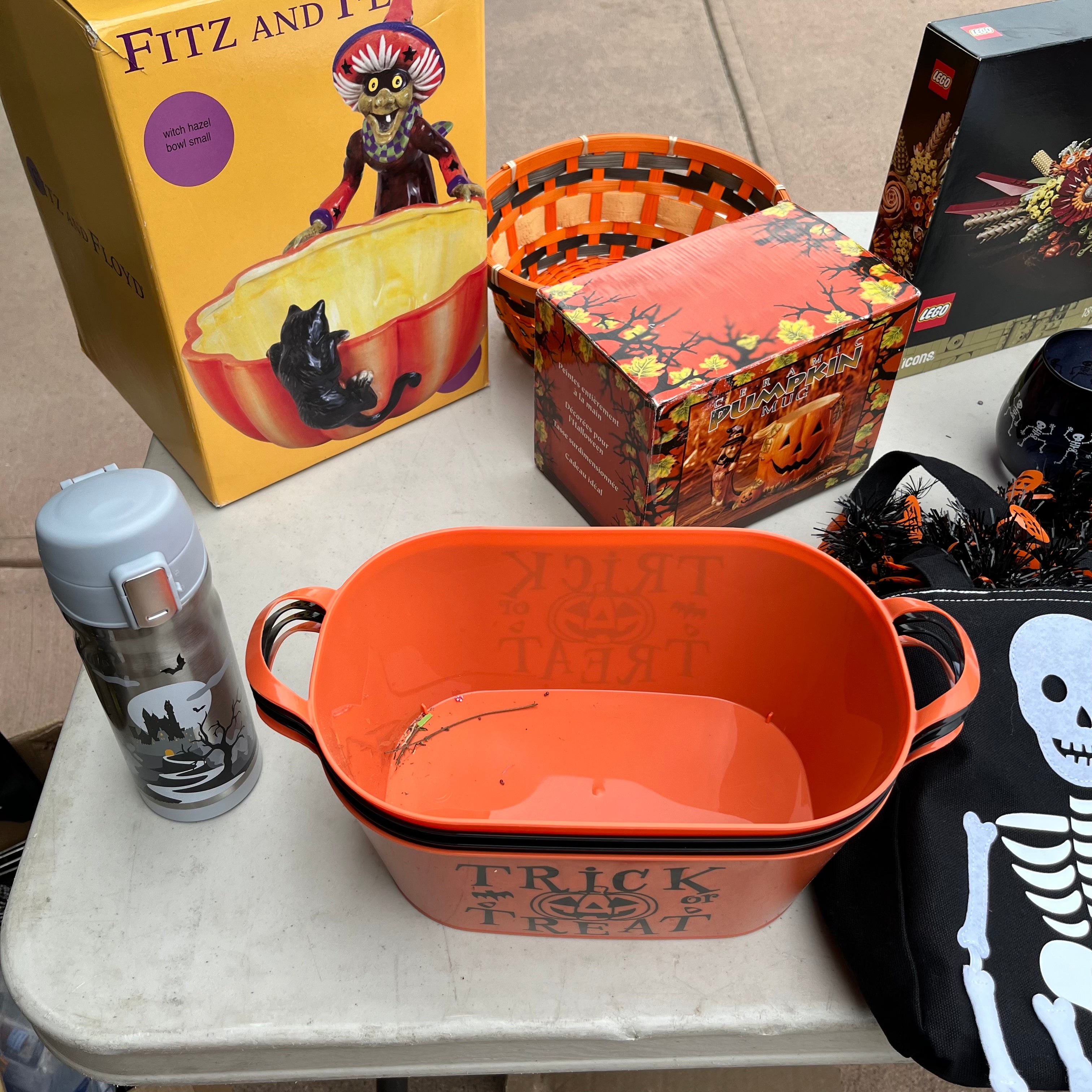D705 Halloween Decor Grouping