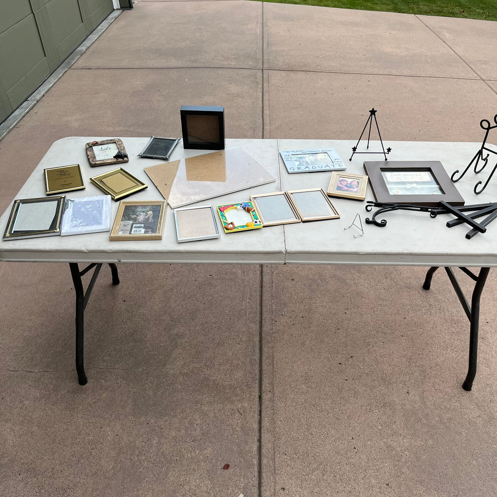 D709 Picture Frame Grouping ***table not included
