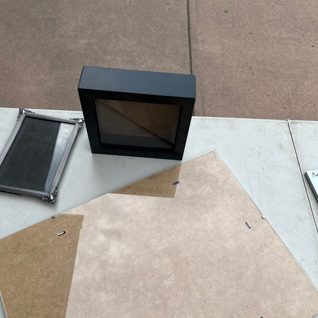 D709 Picture Frame Grouping ***table not included