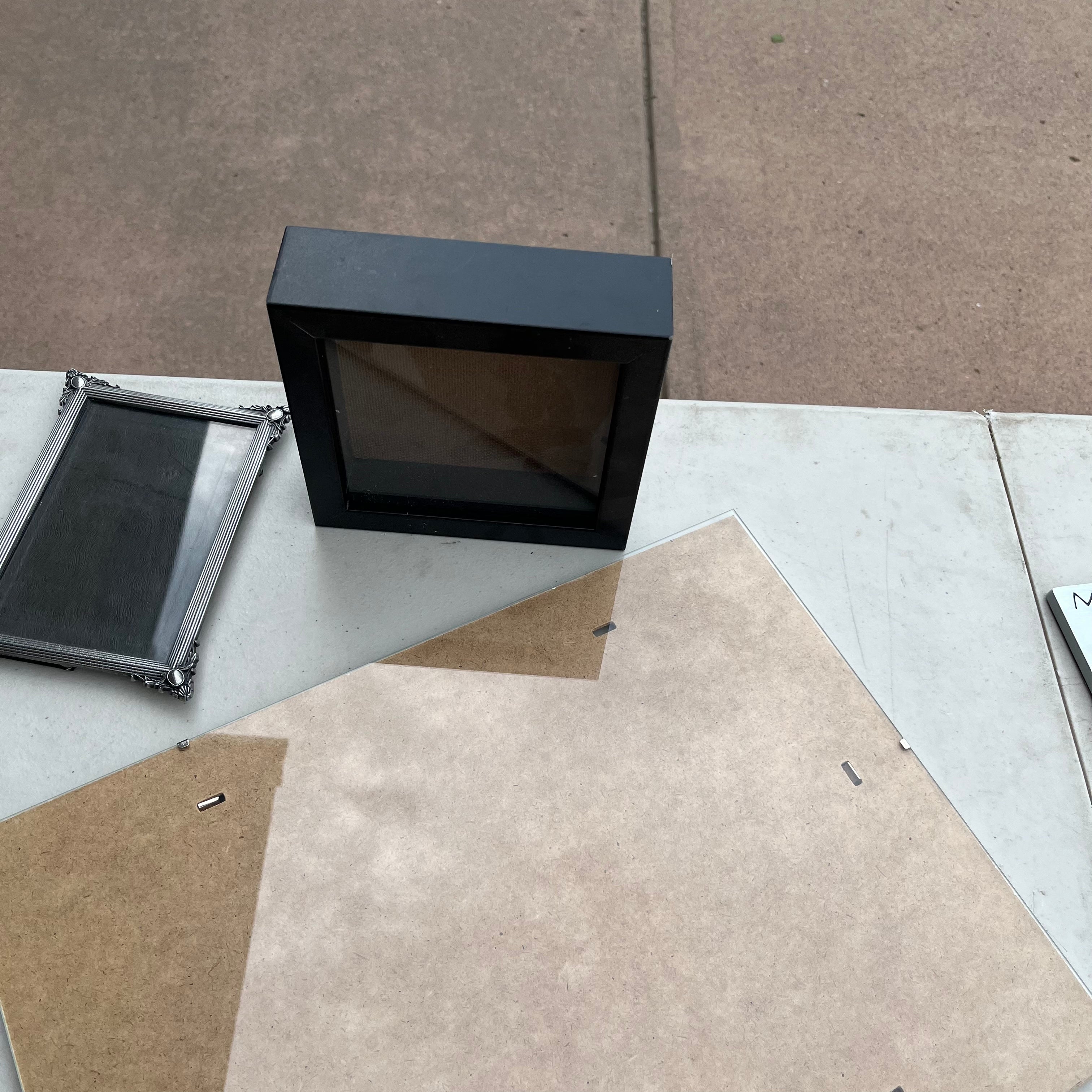 D709 Picture Frame Grouping ***table not included