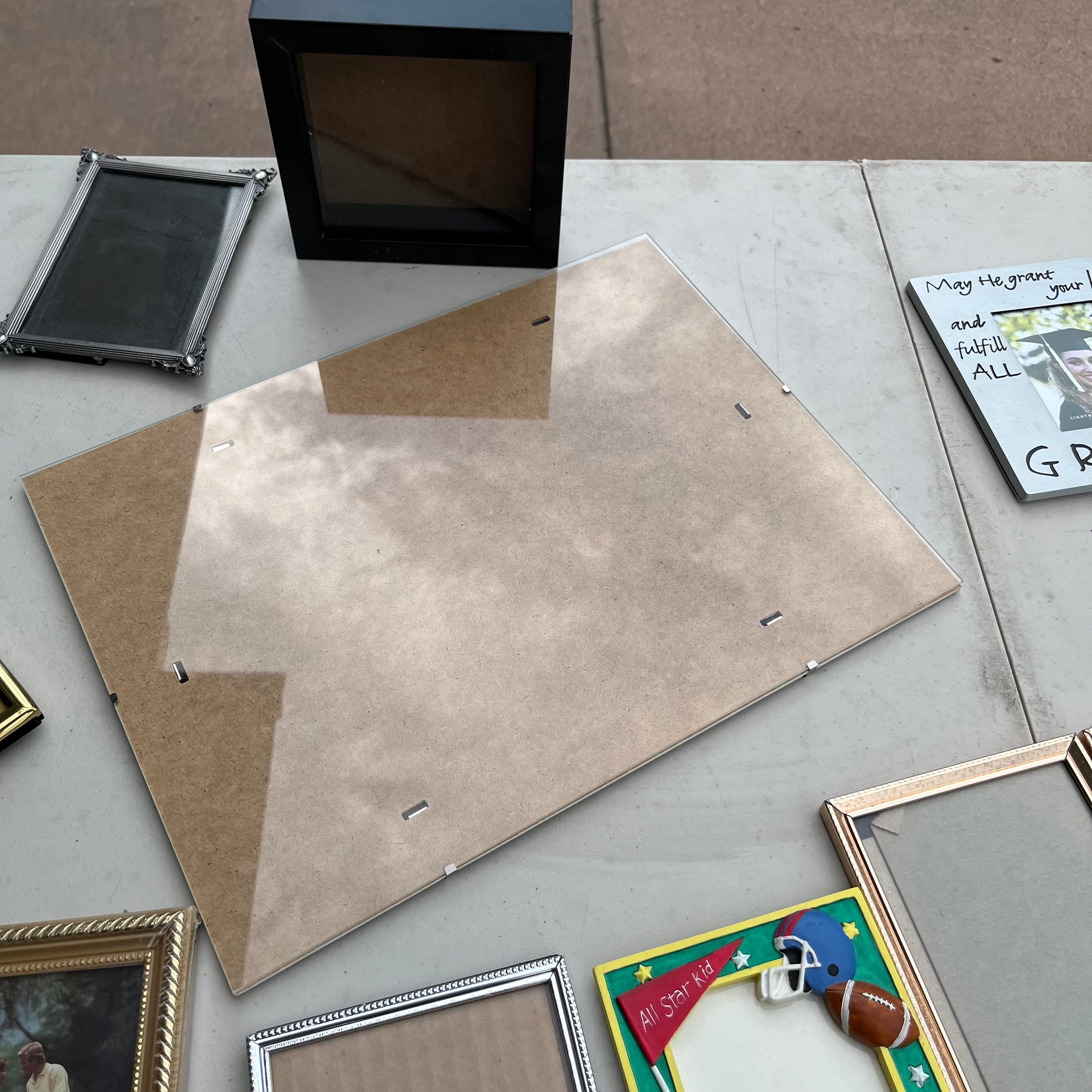 D709 Picture Frame Grouping ***table not included