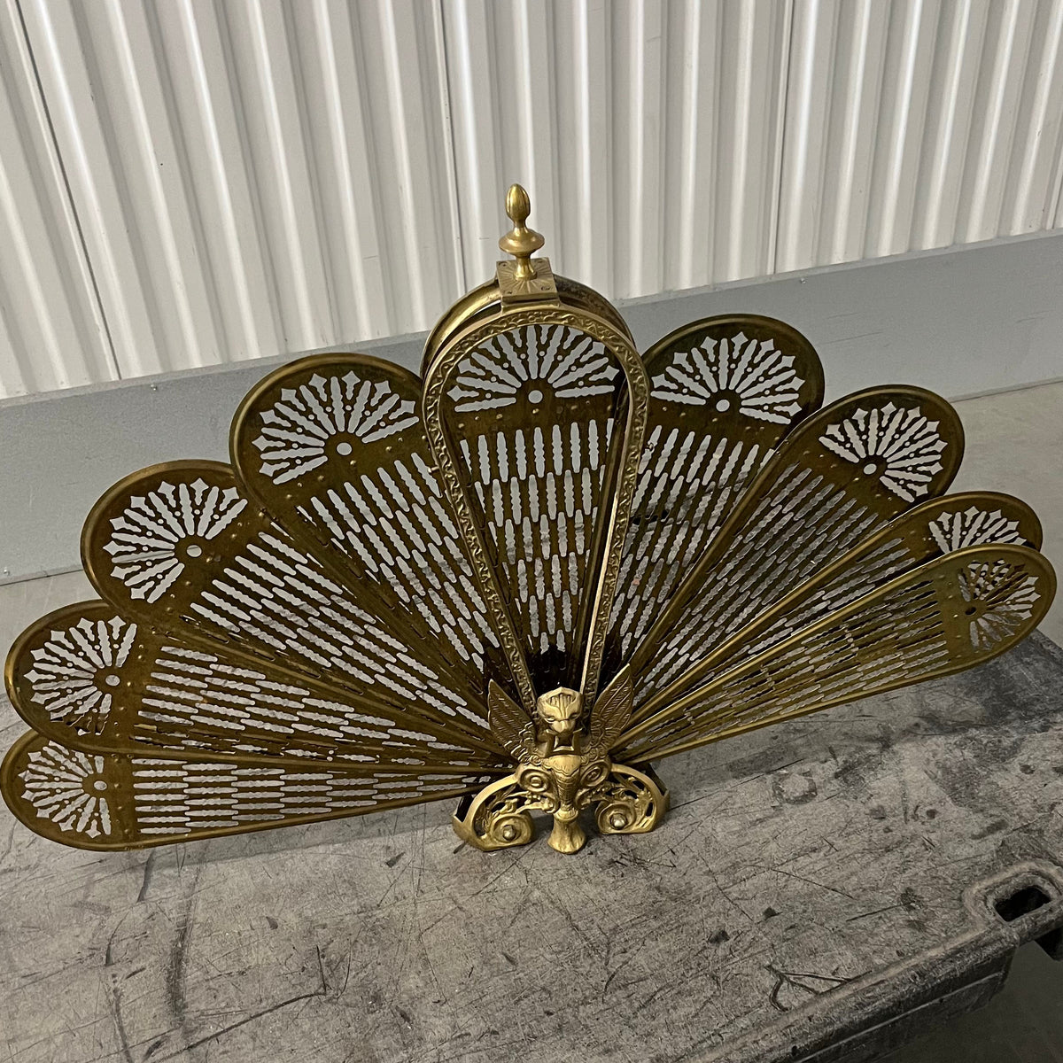 U909 Vintage brass peacock fan fireplace screen