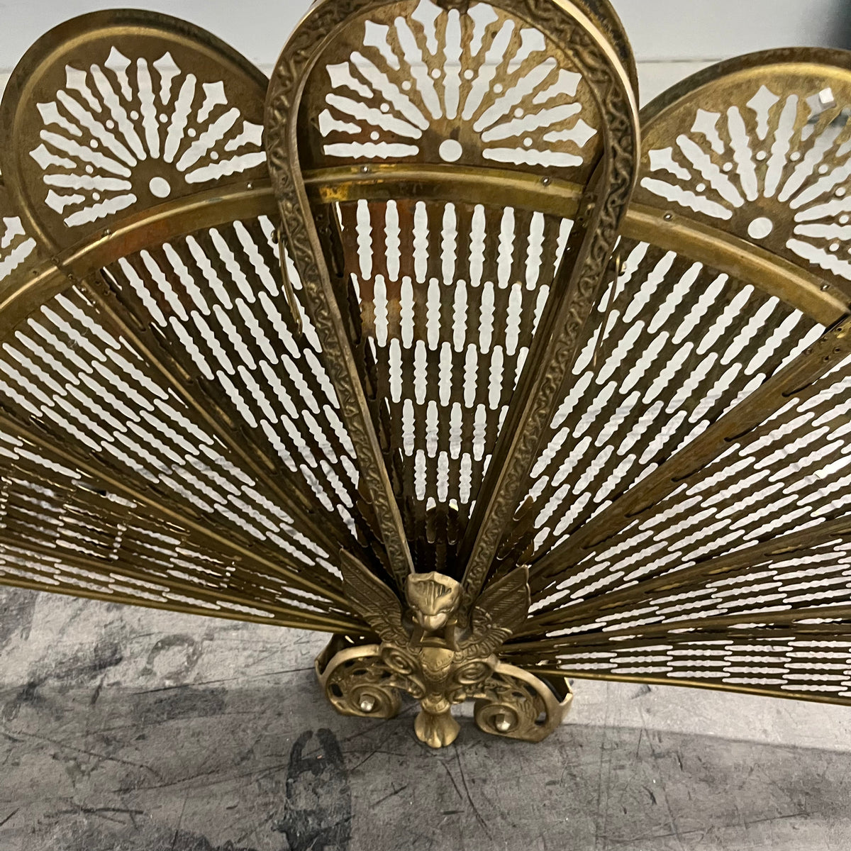 U909 Vintage brass peacock fan fireplace screen